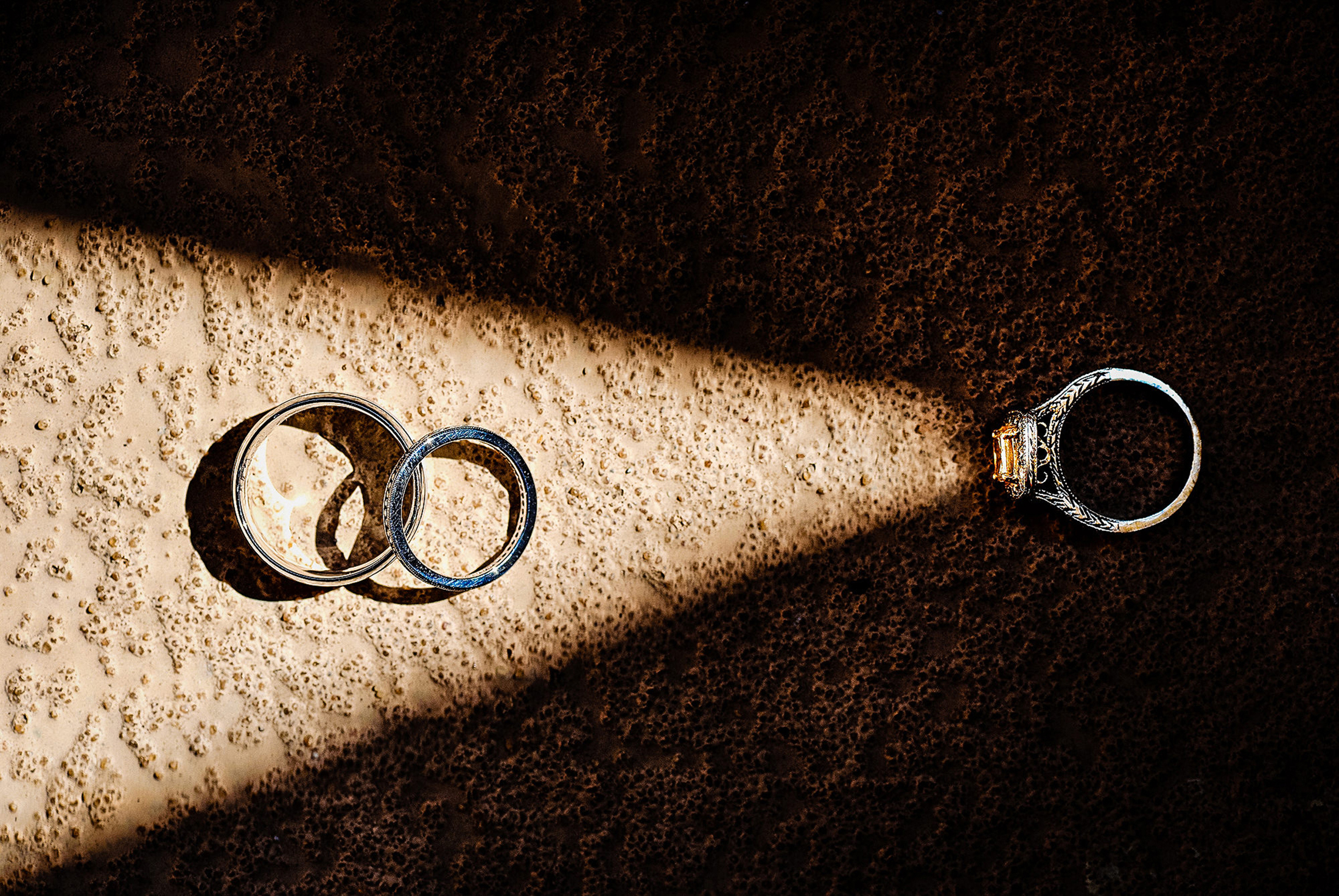best-wedding-photo-concept-ring-as-a-flashlight-by-jeff-tisman-photography