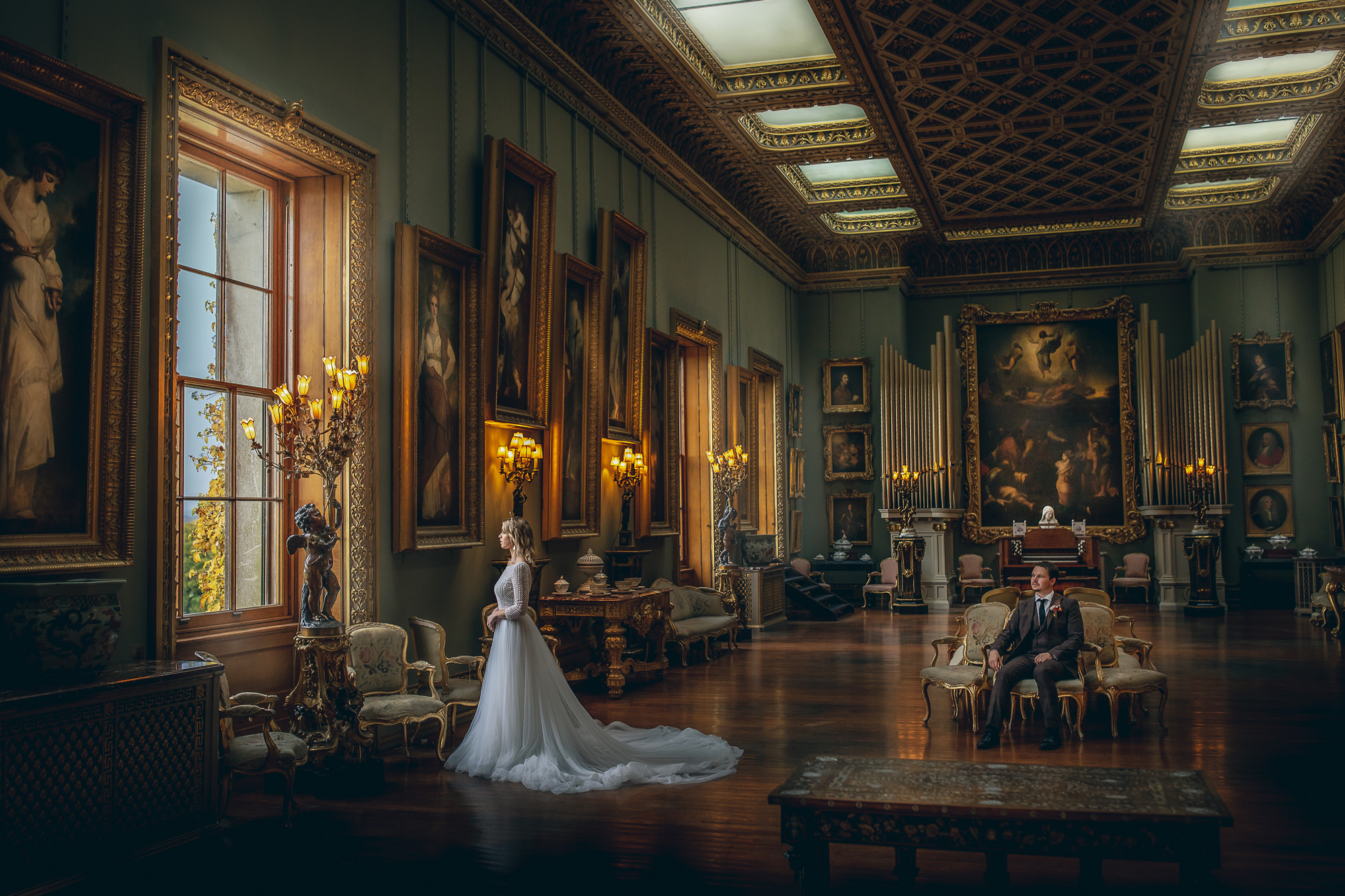 couple-tableau-in-grand-salon-with-paintings-best-wedding-photographer-italy-andrea-verenini-photography