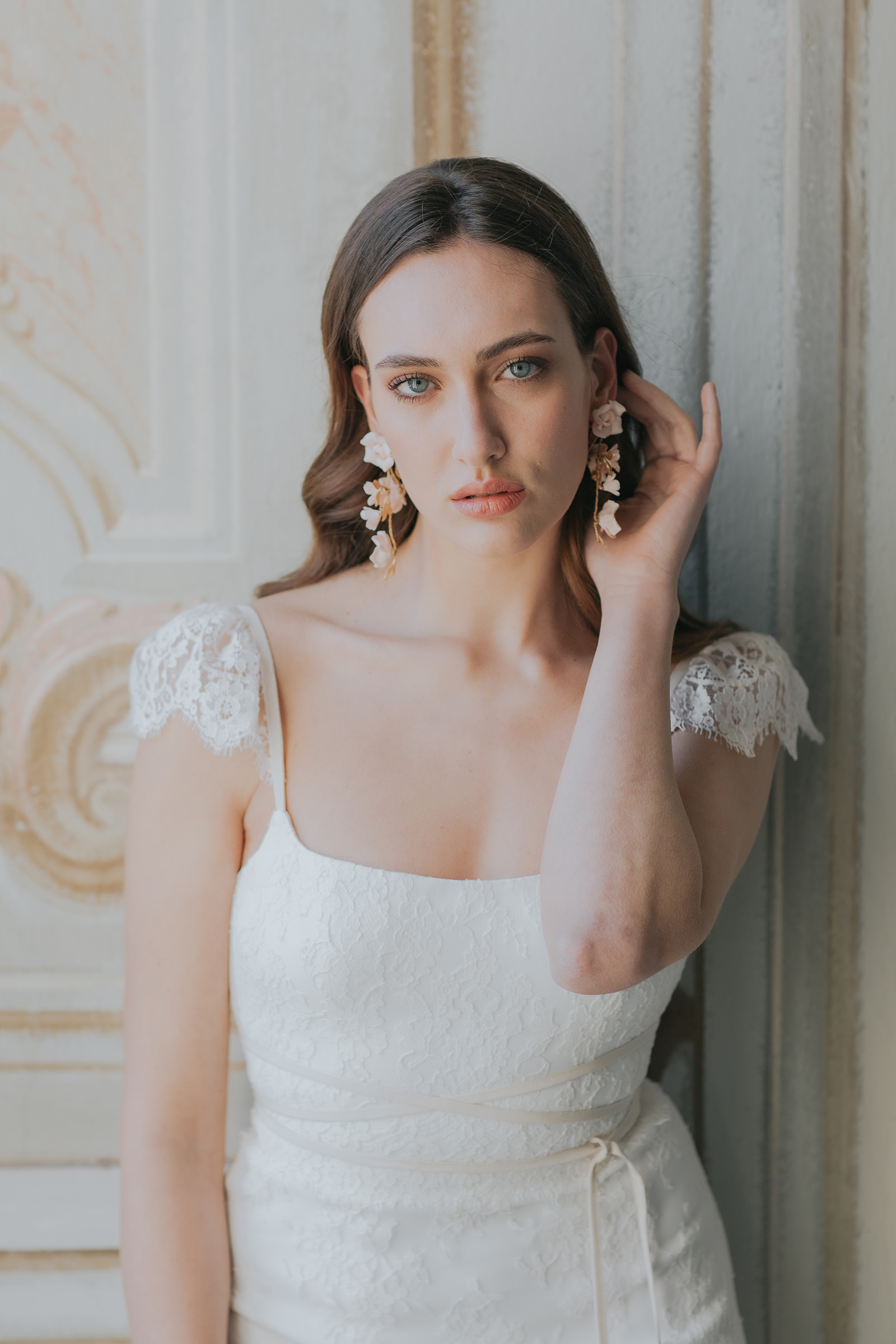 fashion-bride-with-dangling-loral-earrings-Serafini-carolina-serafini-photographer