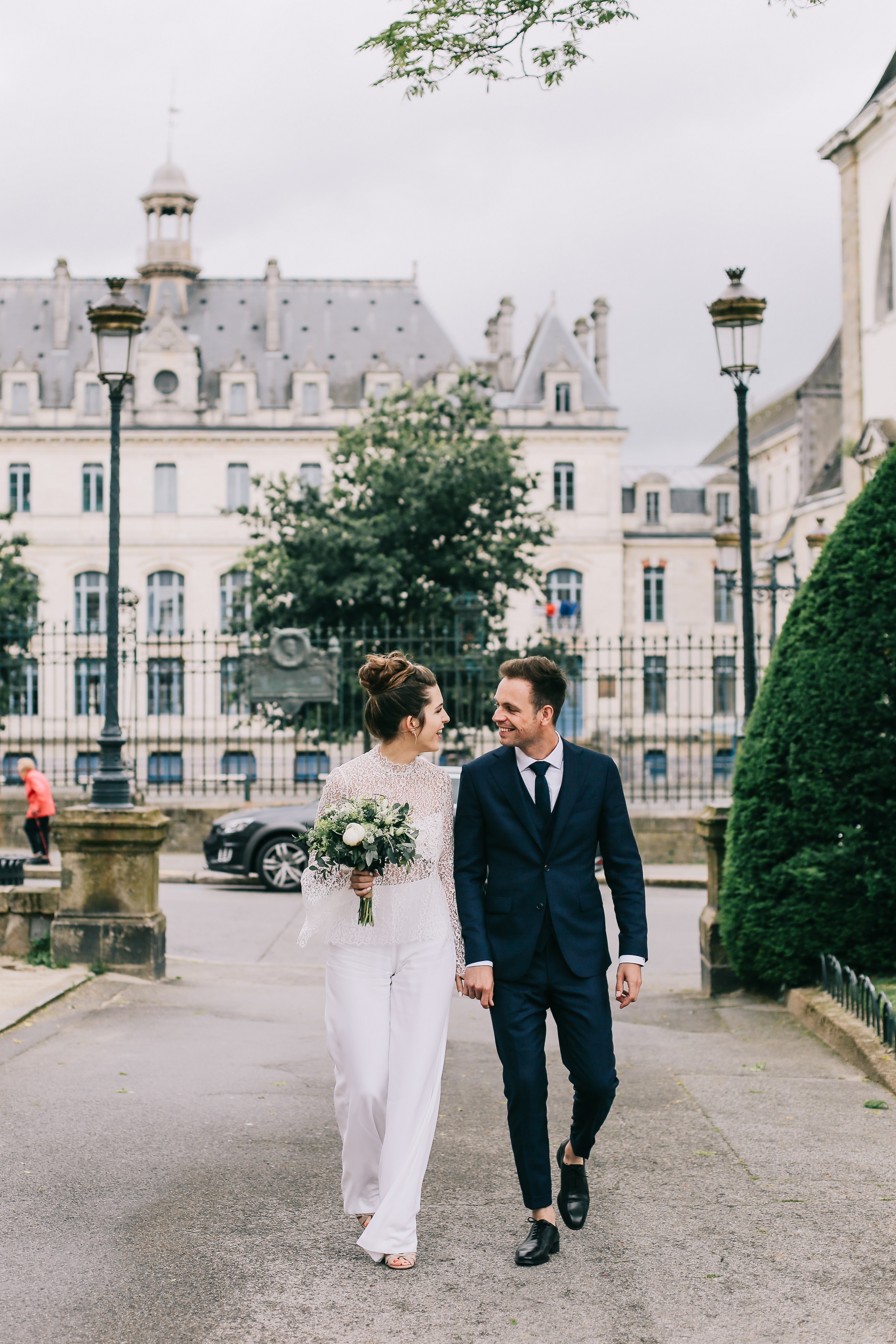elegant-couple-on-european-street-amandine-ropars