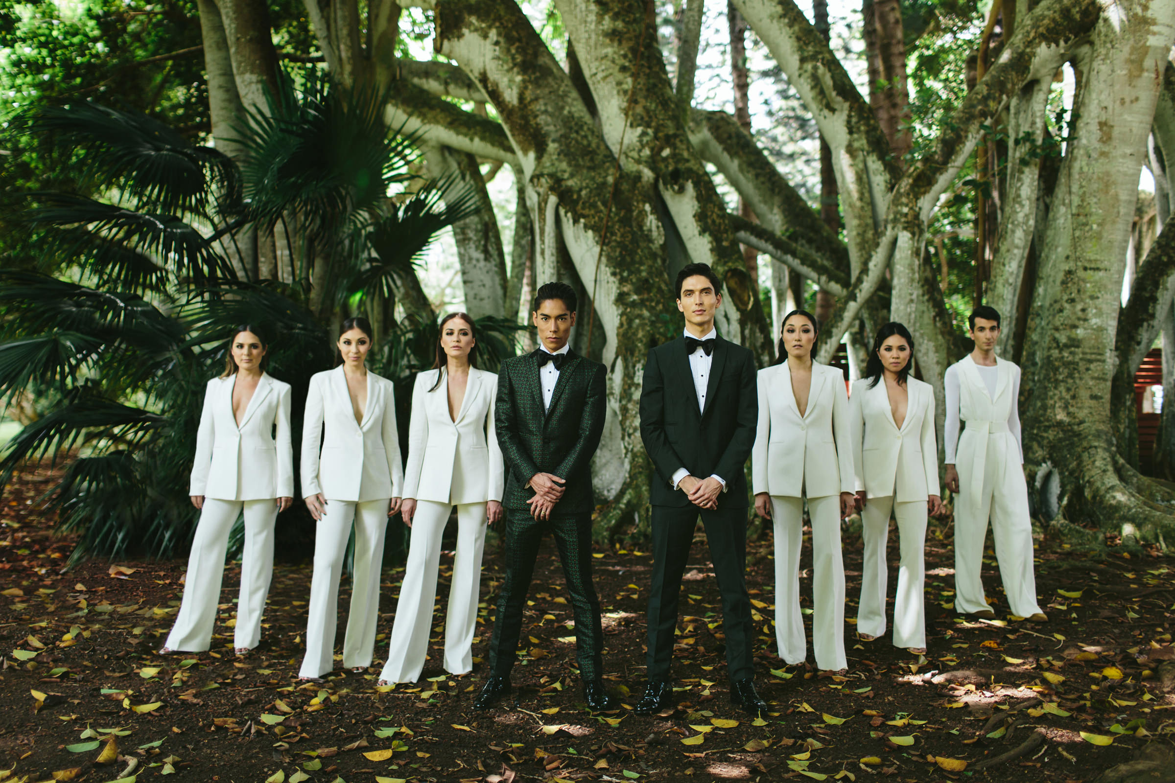 grooms-and-bridal-party-dressed-in-black-and-white-maui-melia-lucida