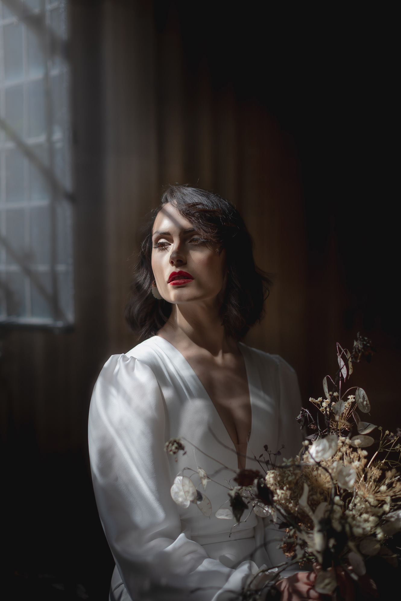 bride-portrait-with-shadow-best-wedding-photographer-italy-andrea-verenini-photography