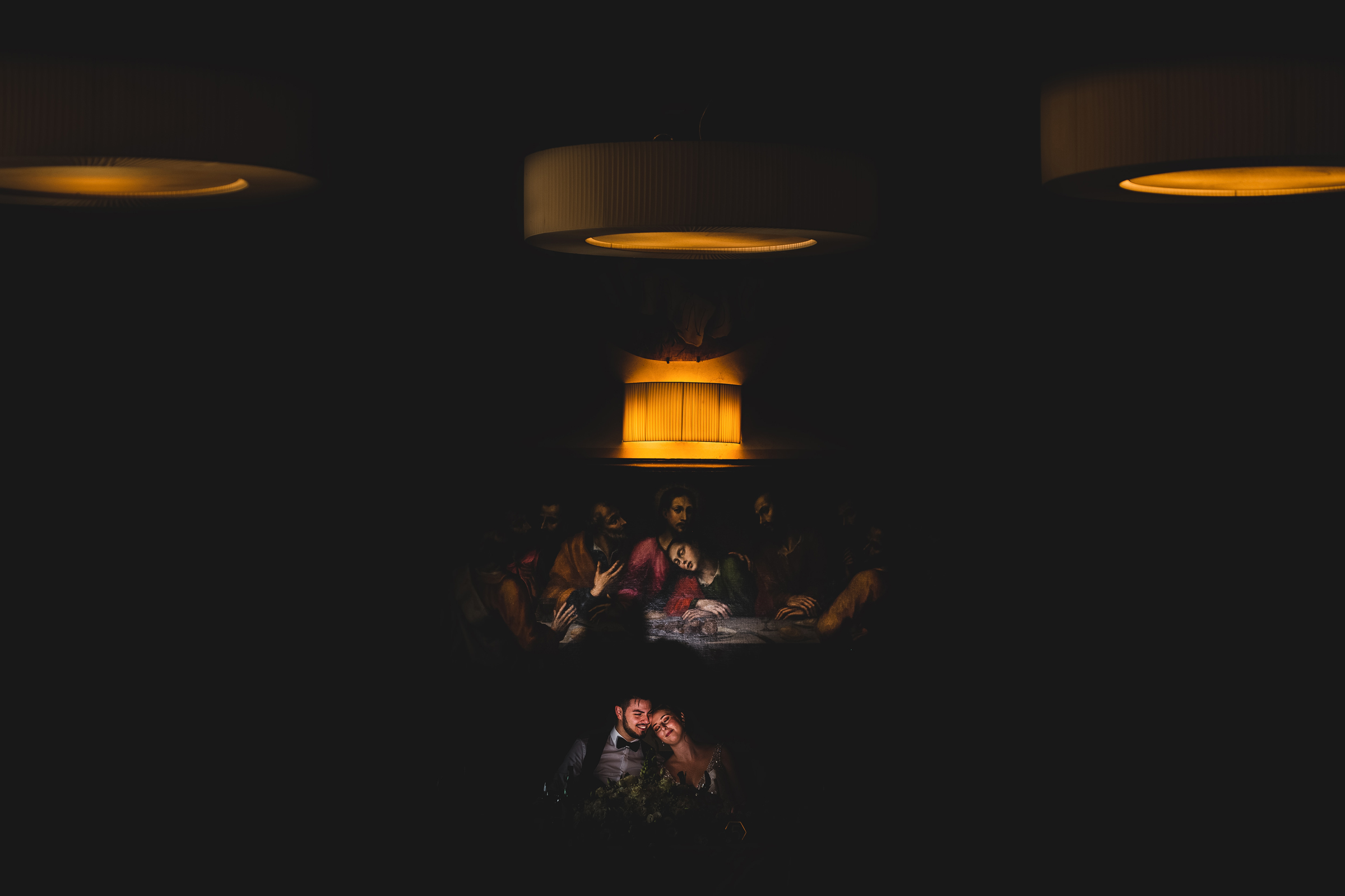 couple-pose-against-dark-last-supper-painting-photo-by-simone-miglietta-photographer
