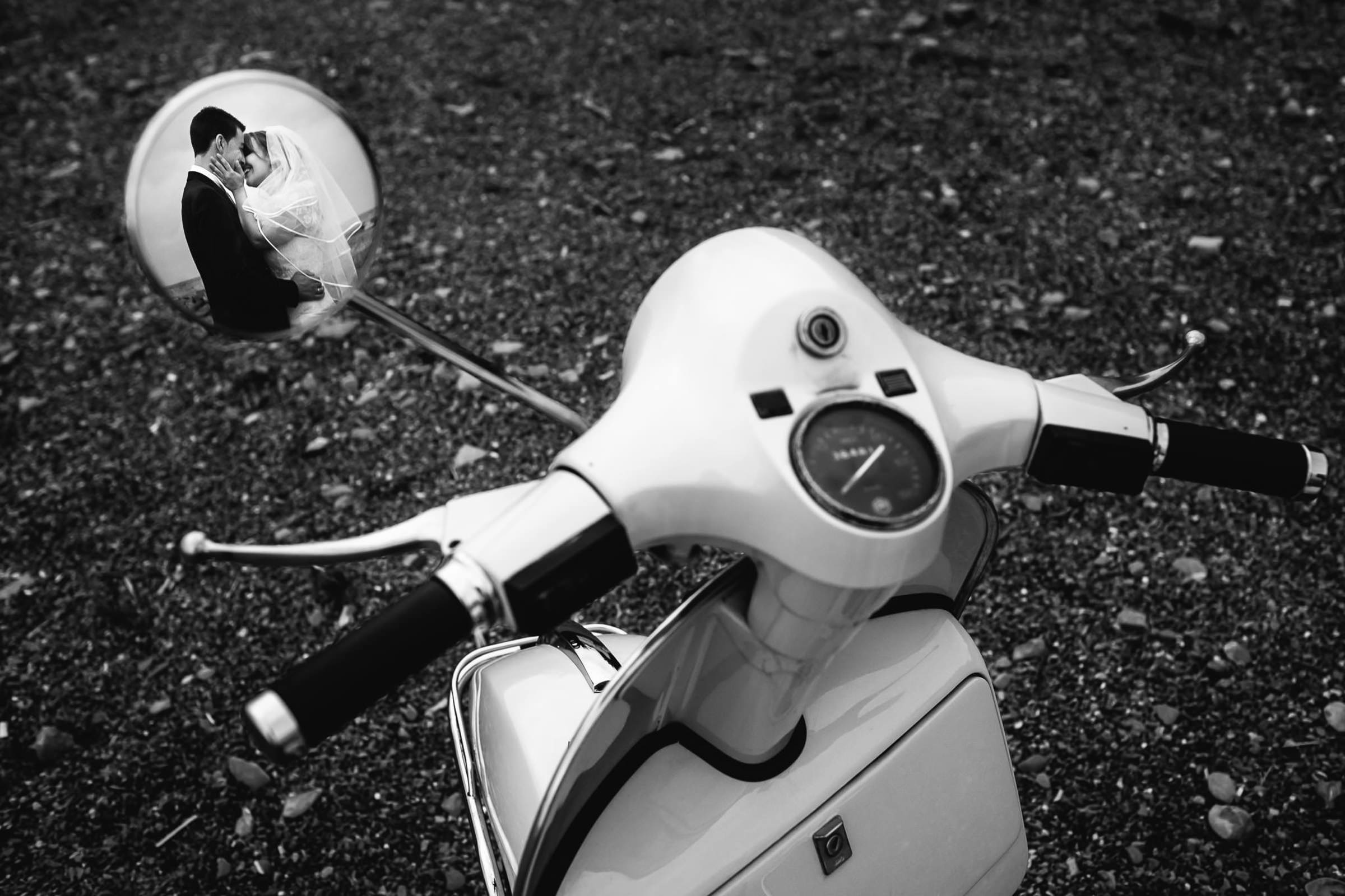 bride-and-groom-reflected-in-vespa-mirror-best-wedding-photographer-italy-julian-kanz-photography-italy