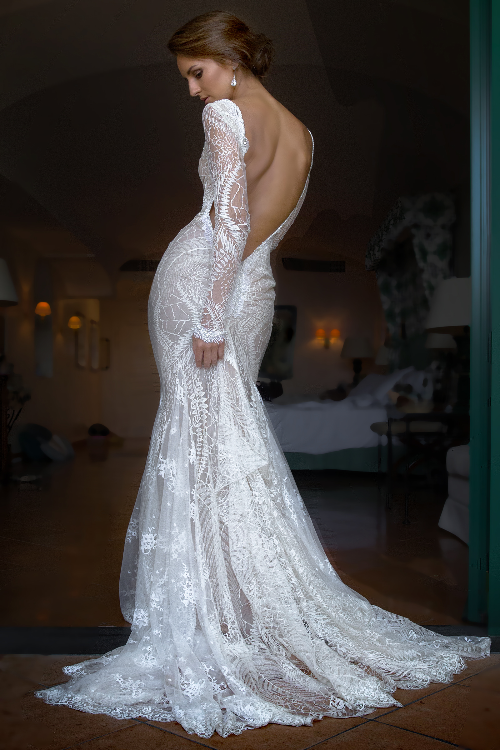 bride-posing-for-back-view-of-her-backless-gown-best-wedding-photographer-italy-joanne-dunn-photographers
