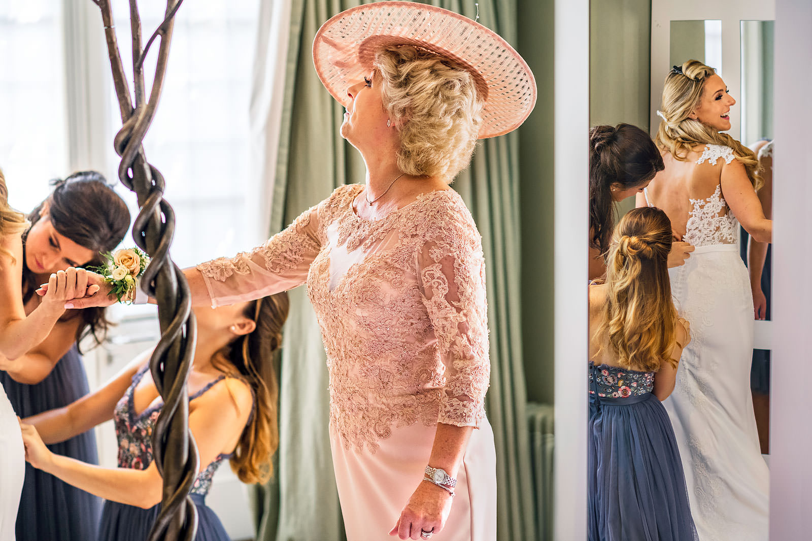 mother-of-the-bride-and-bride-in-adjoining-rooms-photo-by-dan-morris-photography
