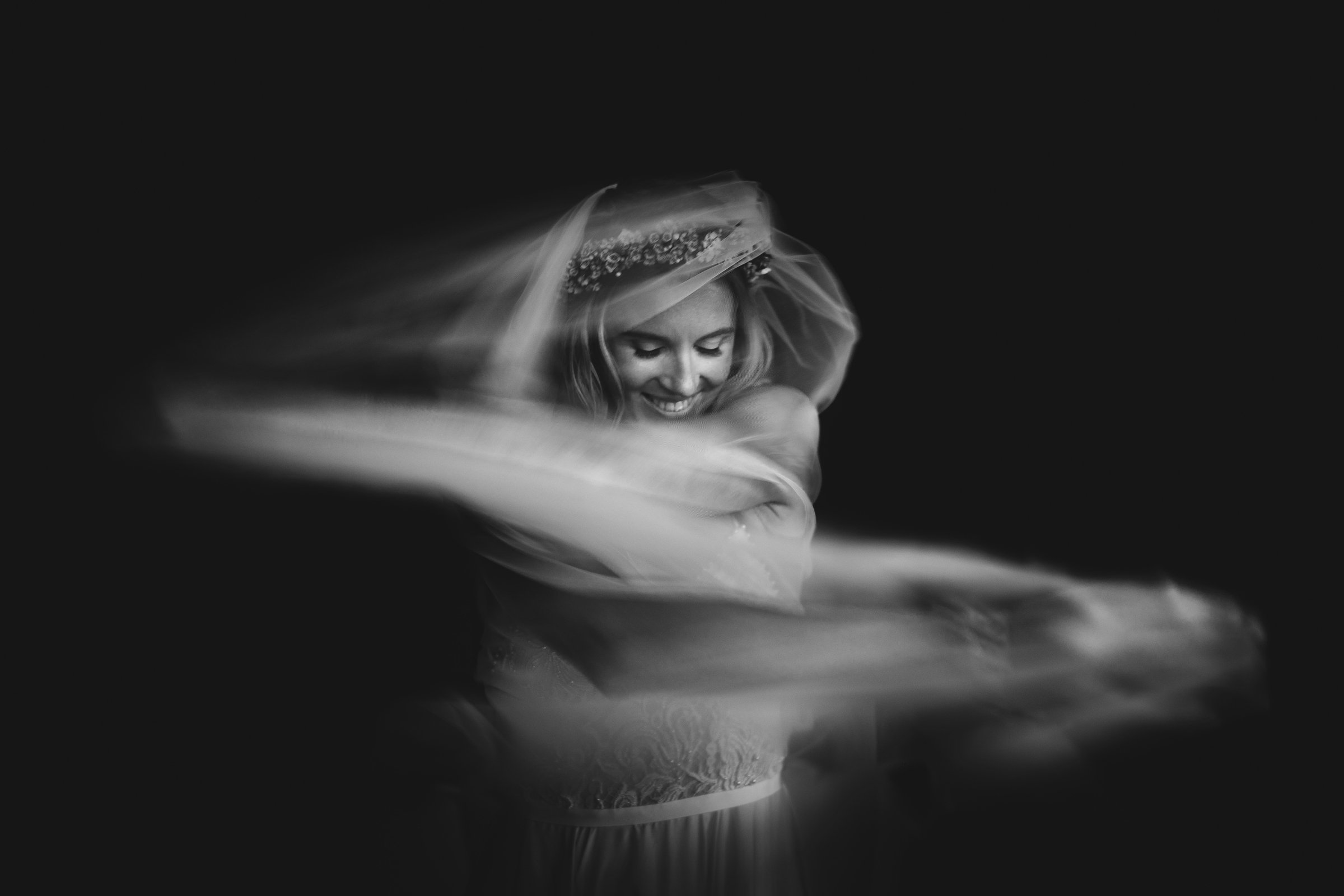portrait-of-bride-in-motion-photo-by-simone-miglietta-photographer