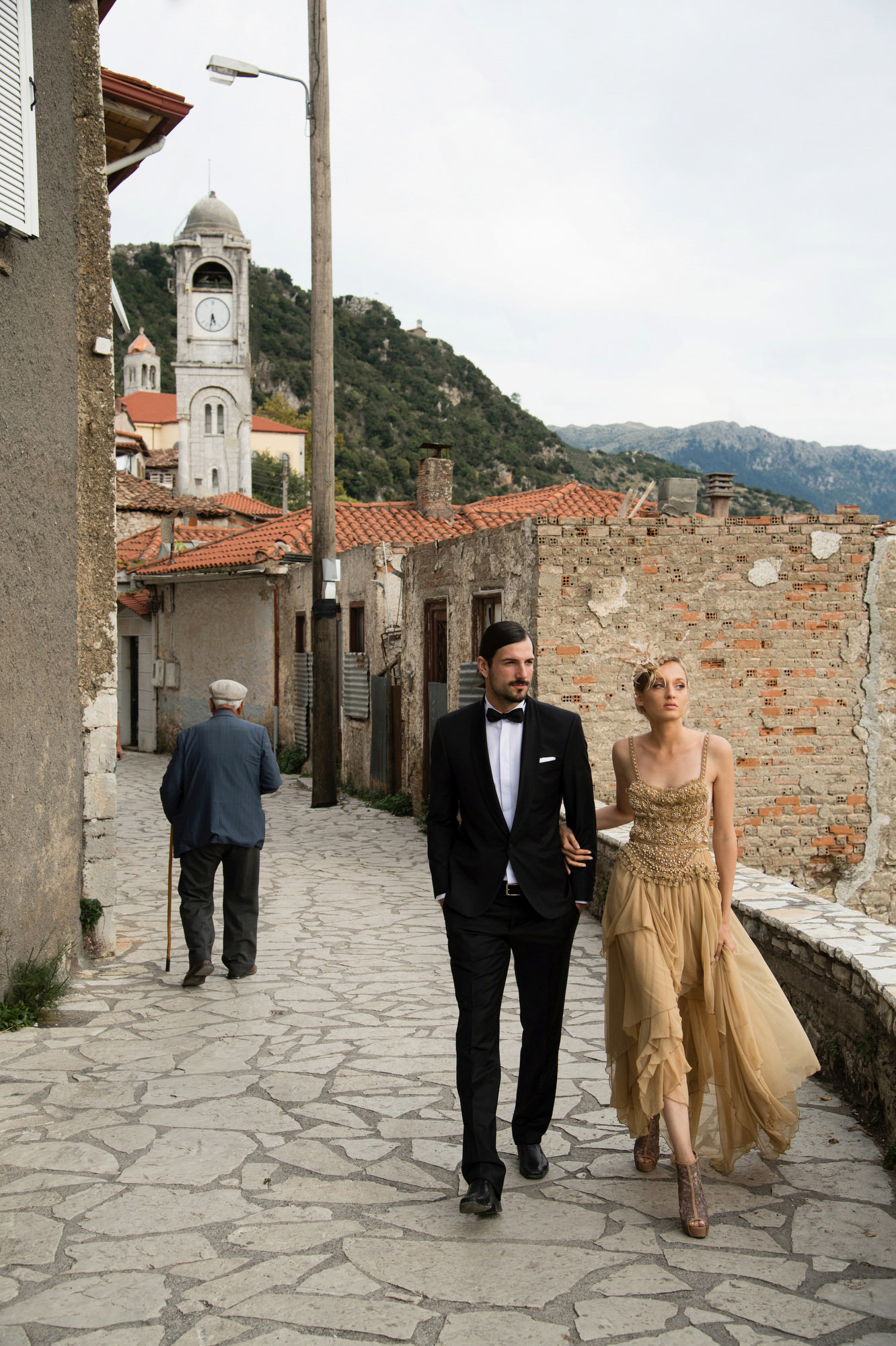 gorgeous-couple-bride-with-taupe-lace-couture-gown-best-wedding-photos-jerry-ghionis-top-las-vegas-photographer