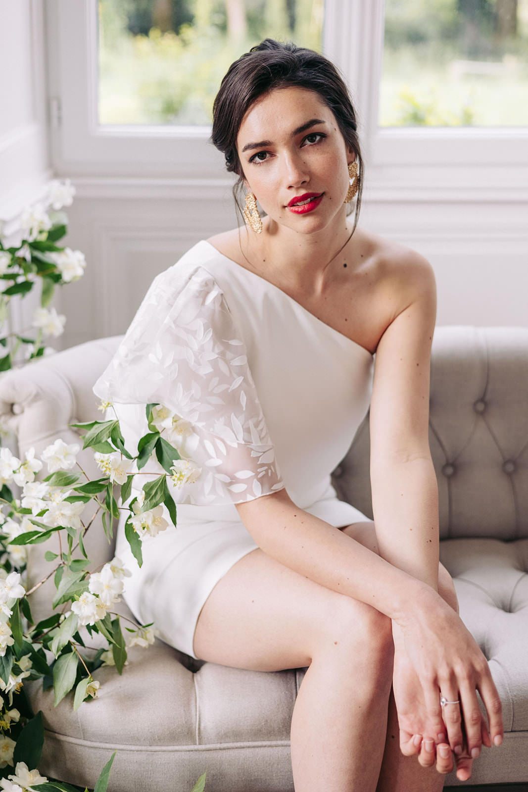 present-moment-bride-portrait-in-asymetric-gown-photo-by-amandine-ropars