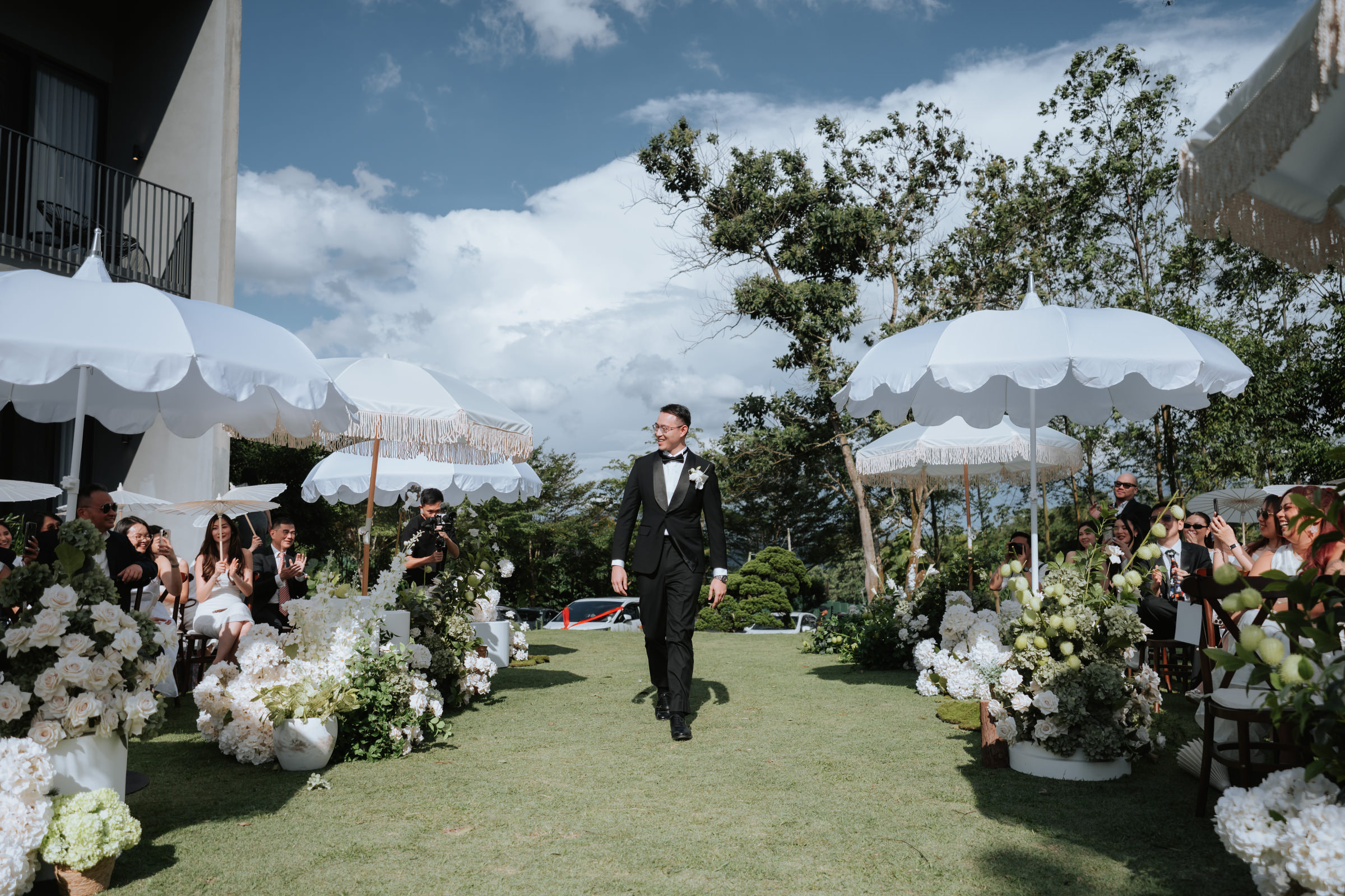 Groom comes down the aisle during wedding at Acres Resort photographed by Zach Chin