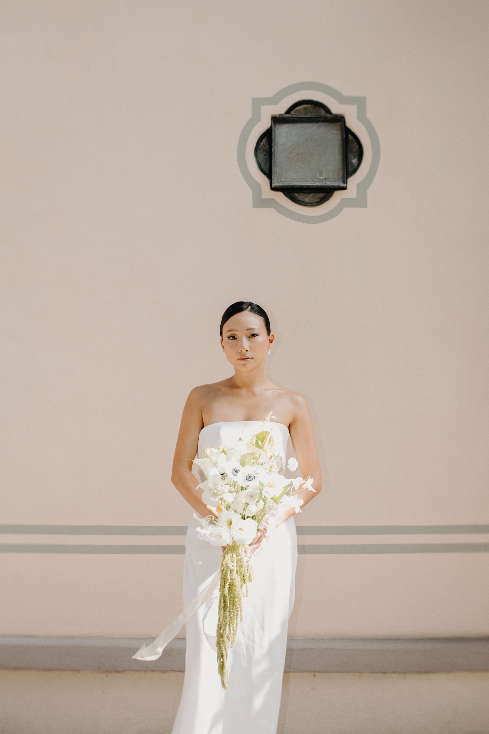 Bride with white wedding bouquet, Villa Santa Monica wedding