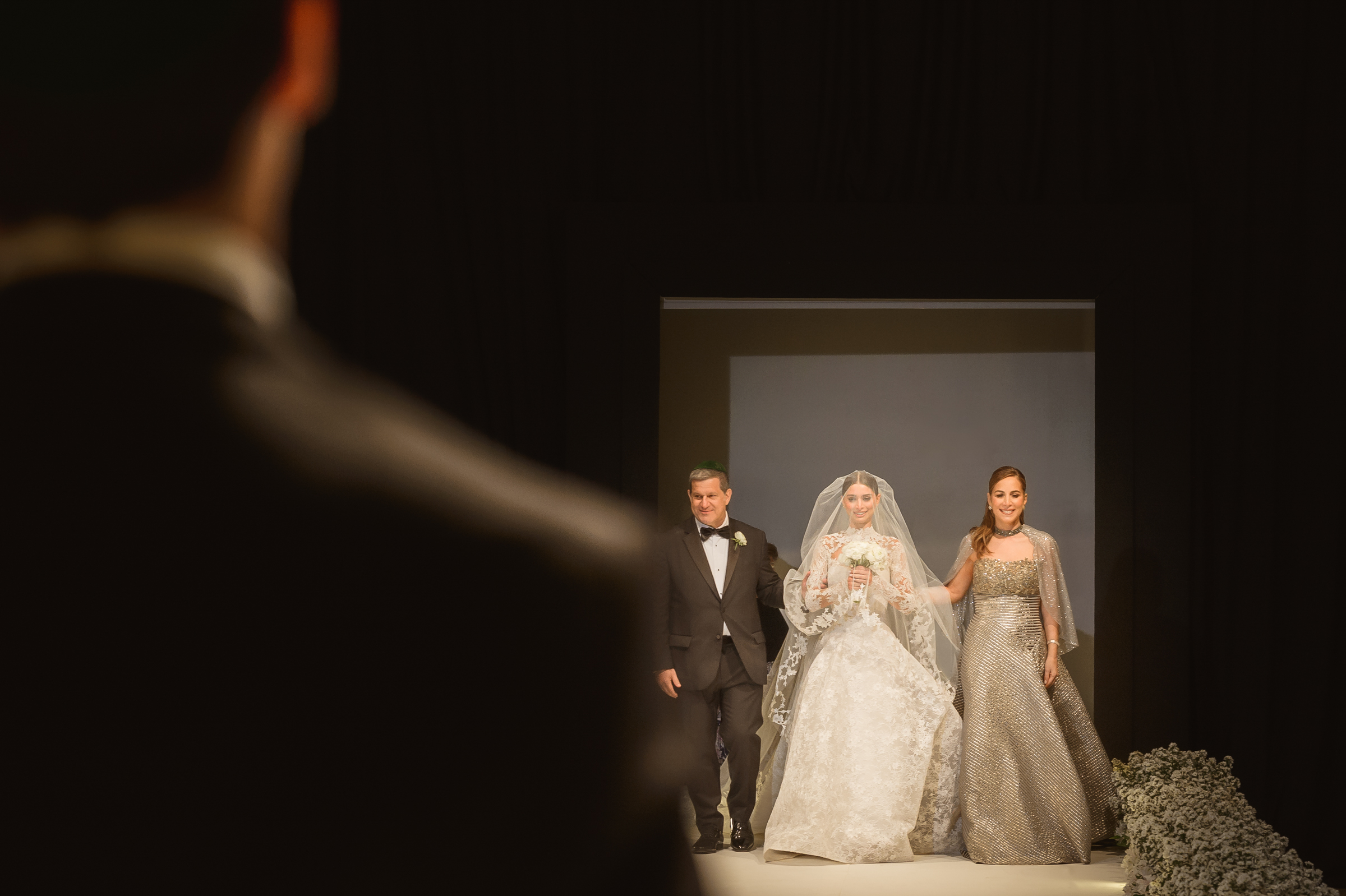 Jewish ceremony at Club Hebreo Panama wedding photographed by Alvaro Ching