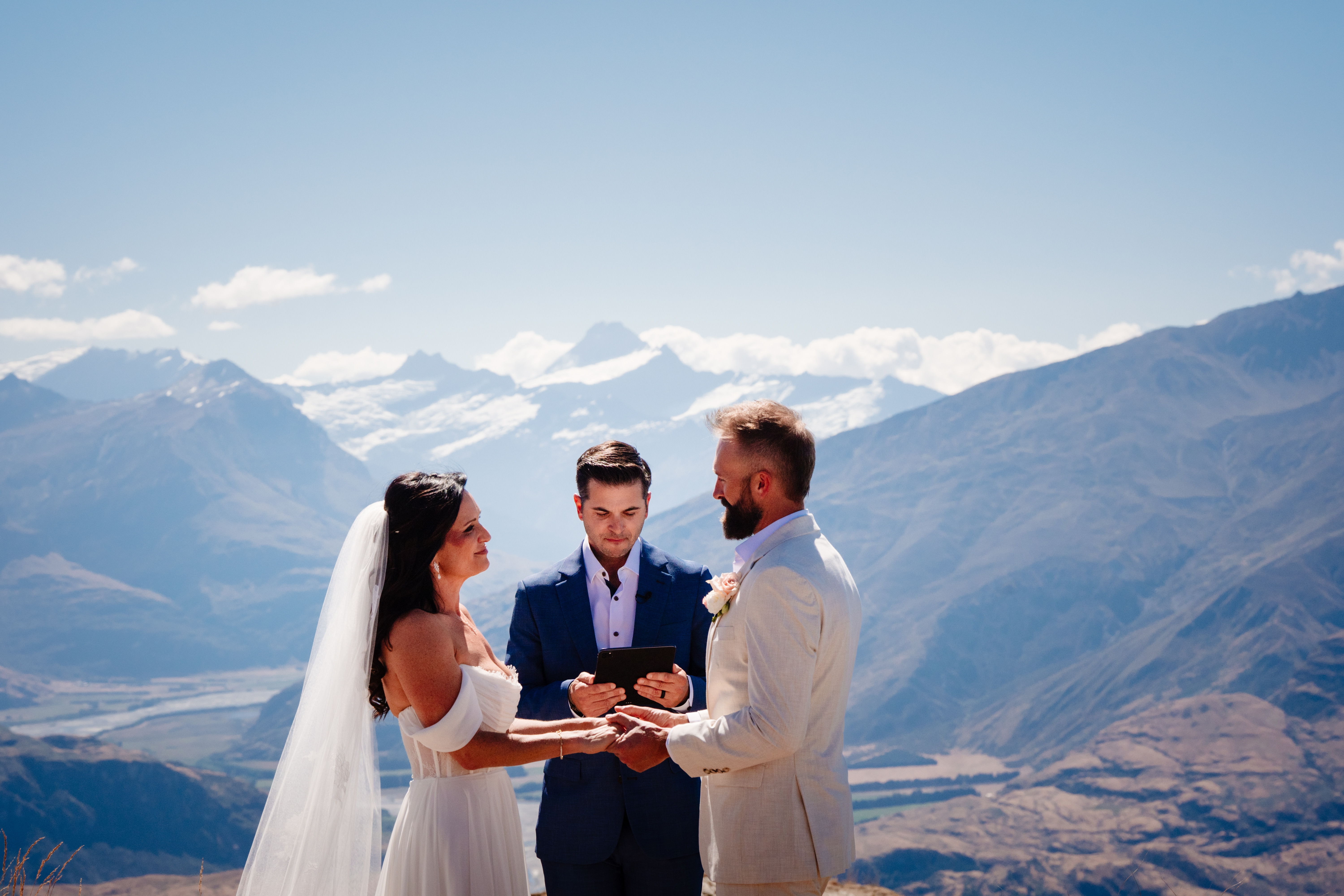 Intimate mountaintop wedding in Wanaka, New Zealand - Vinson Images