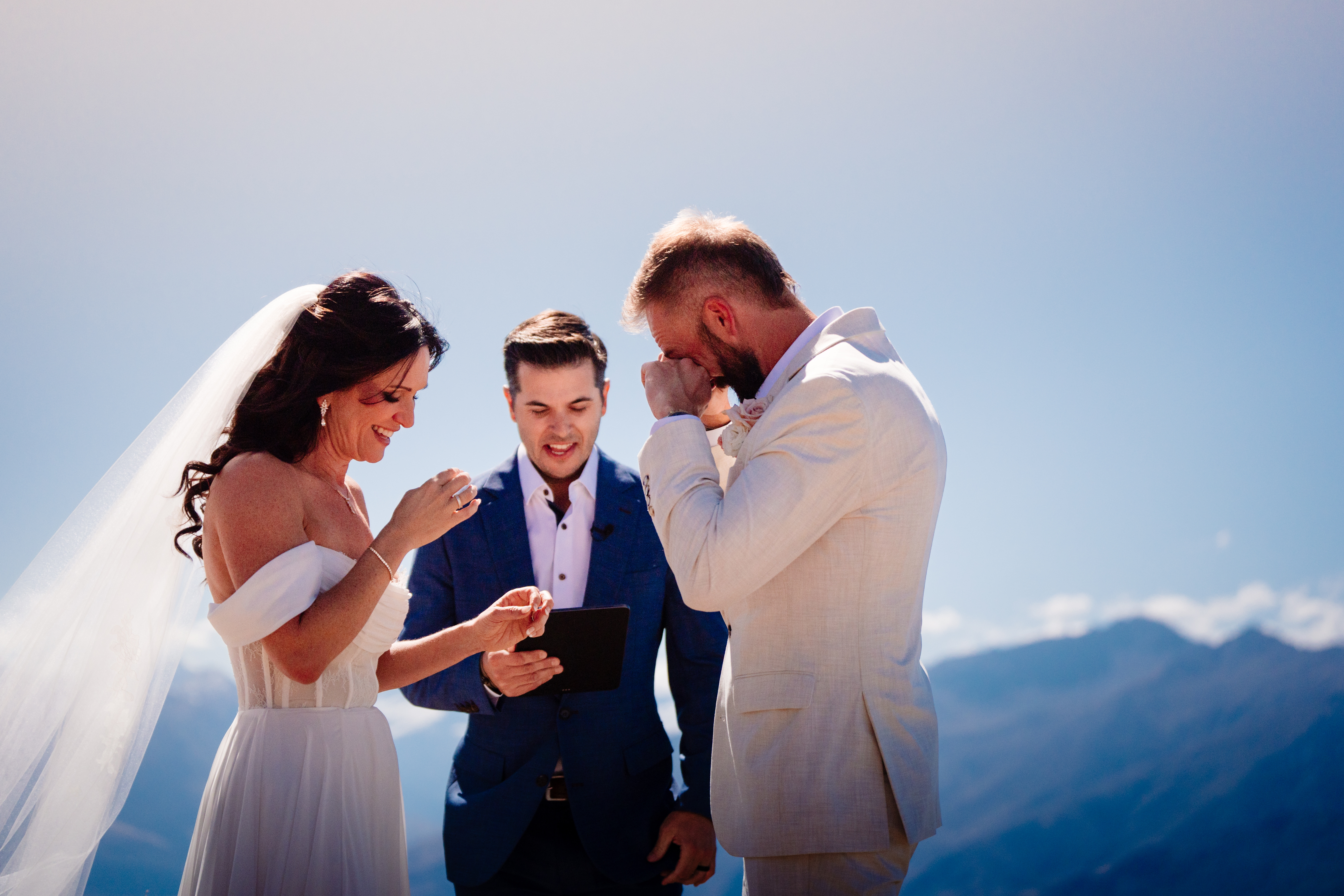 Intimate mountaintop wedding in Wanaka, New Zealand - Vinson Images