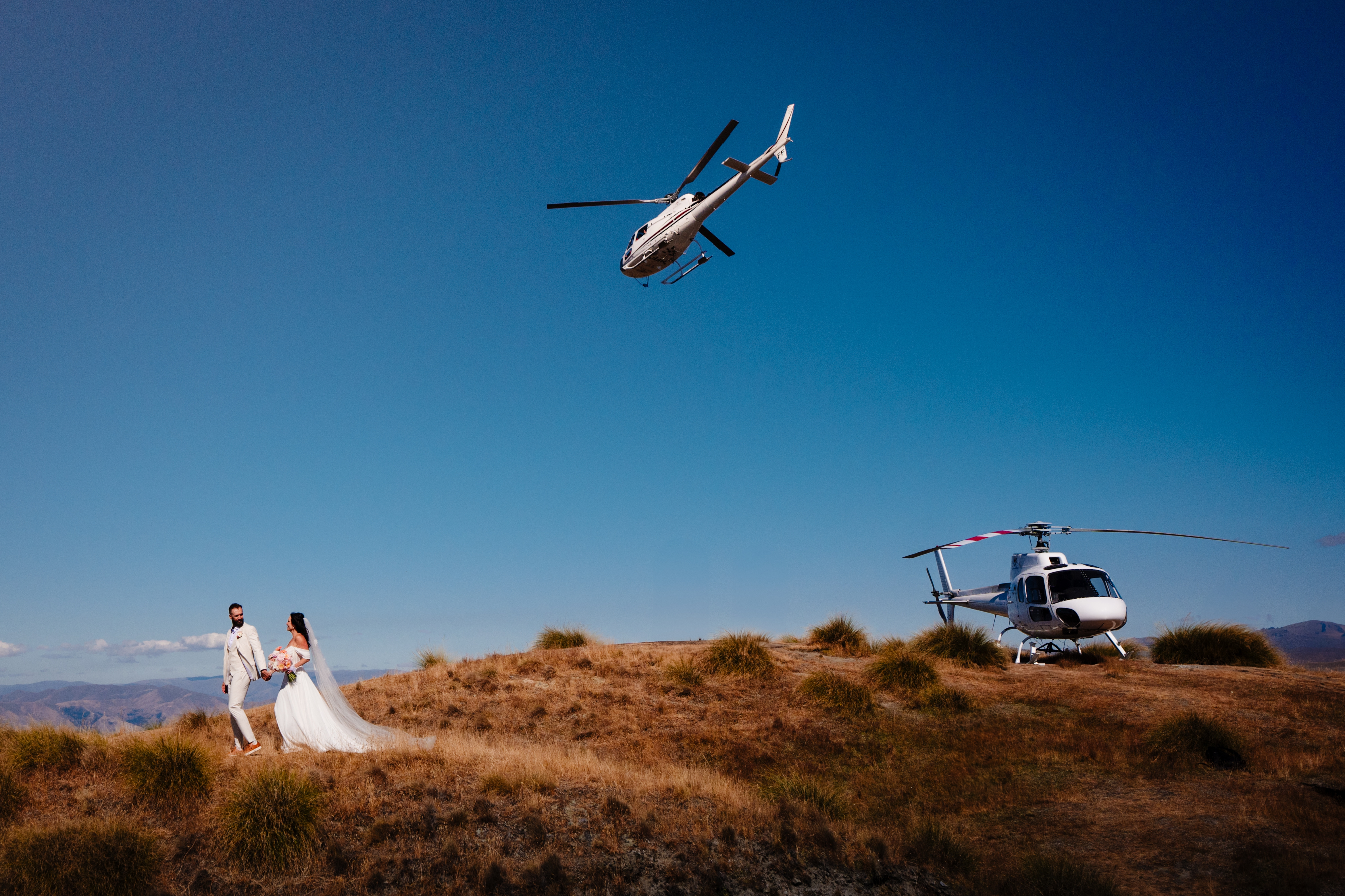 Intimate mountaintop wedding in Wanaka, New Zealand - Vinson Images