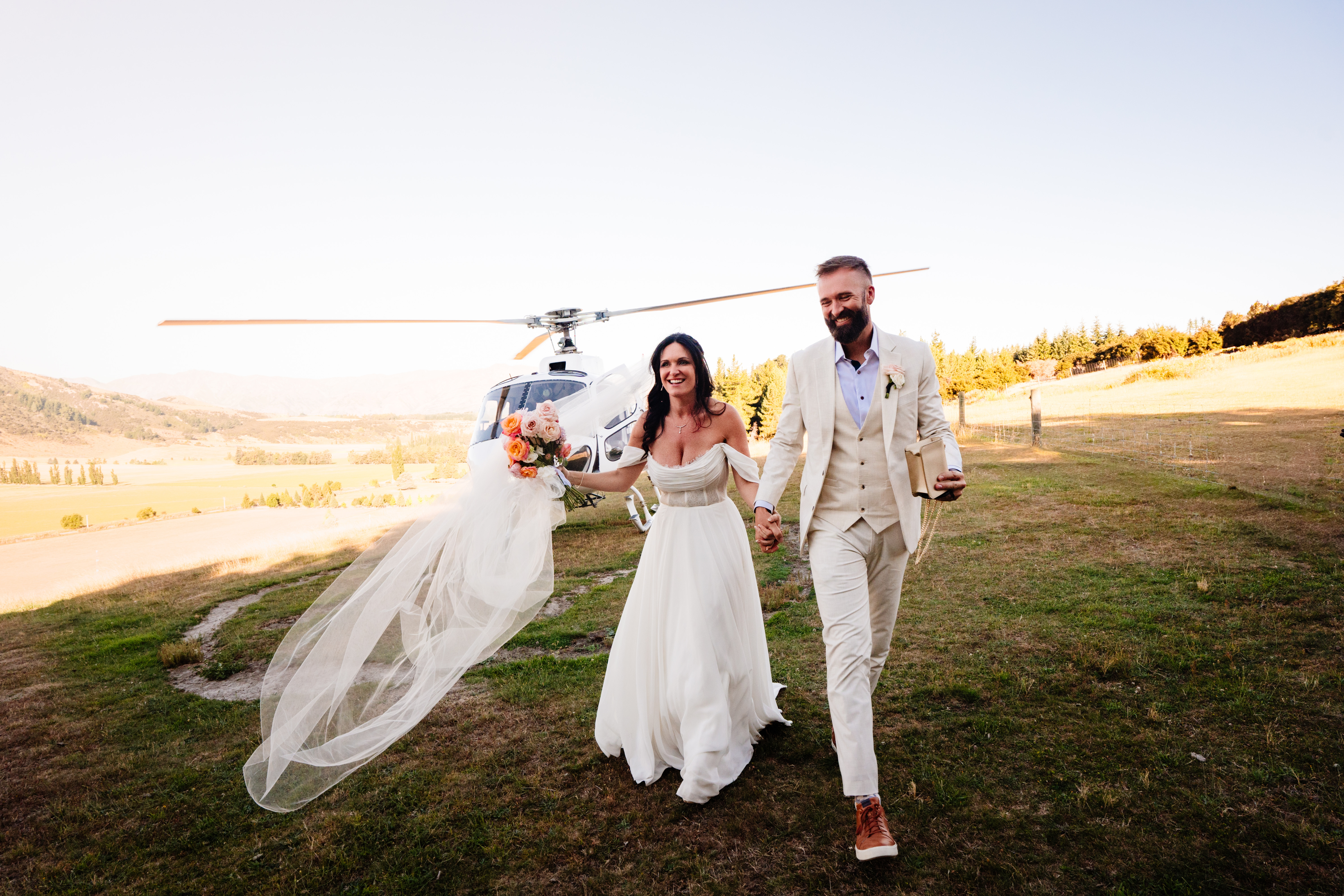 Intimate mountaintop wedding in Wanaka, New Zealand - Vinson Images
