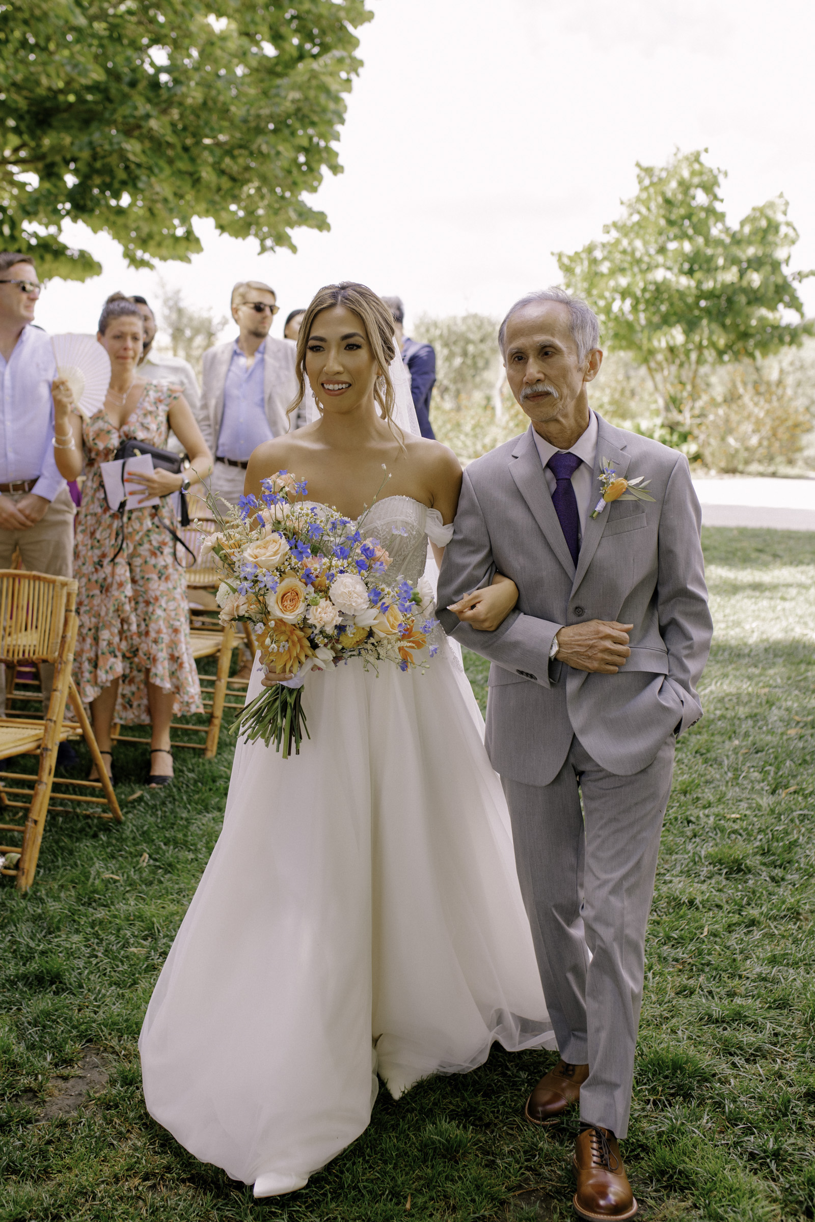 Bride walks down aisle with father, Pedro Filipe Fotografia, Portugal wedding photographer