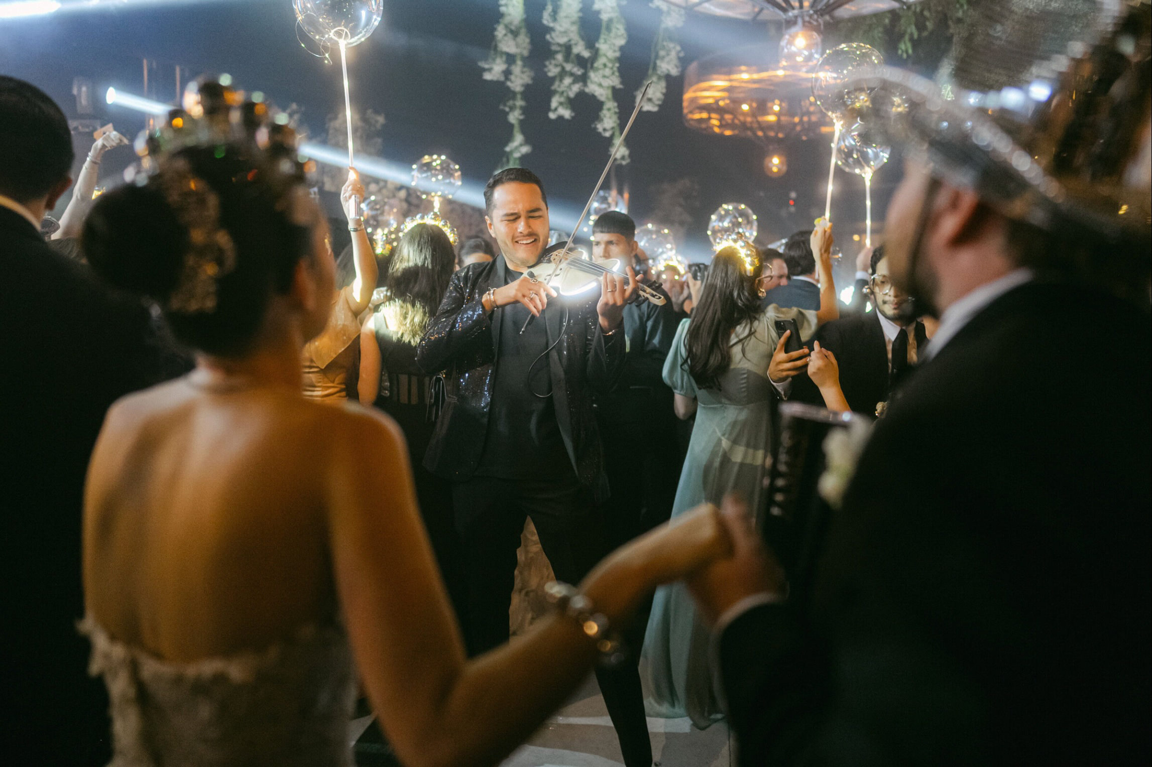 How to Choose the Right Luxury Wedding Photographer - Photo by Ruben Parra