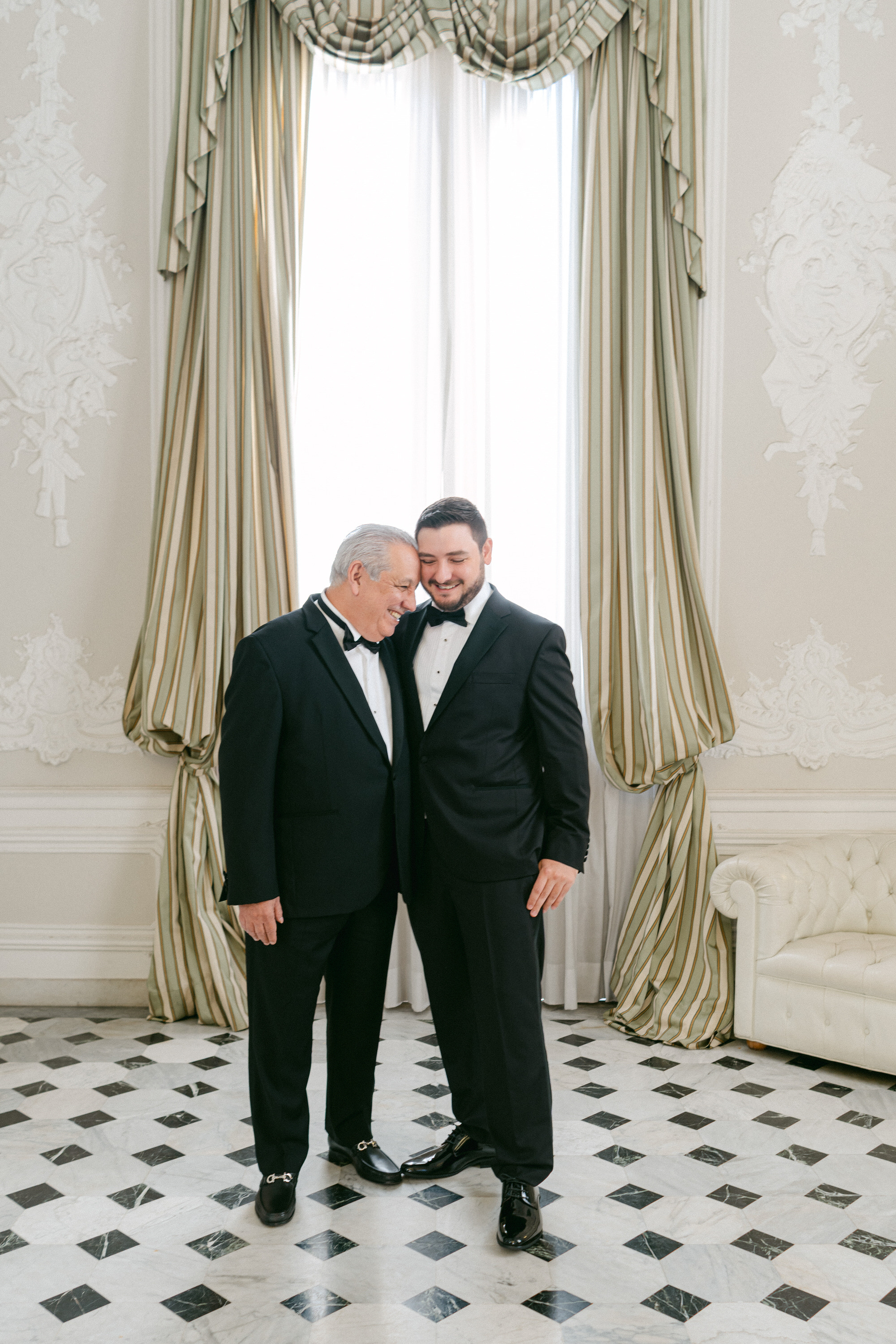 How to Choose the Right Luxury Wedding Photographer - Photo by Ruben Parra