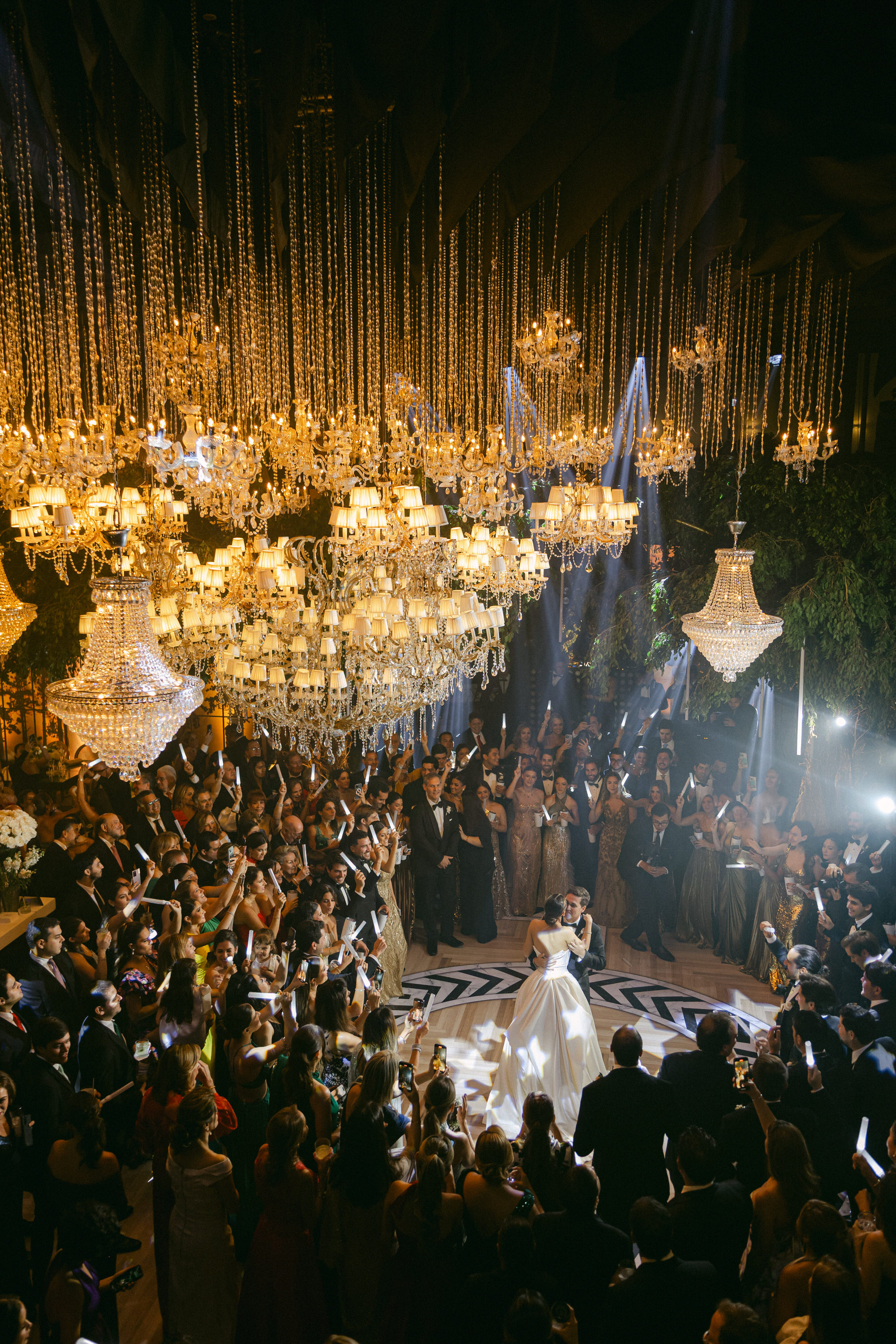 How to Choose the Right Luxury Wedding Photographer - Photo by Ruben Parra
