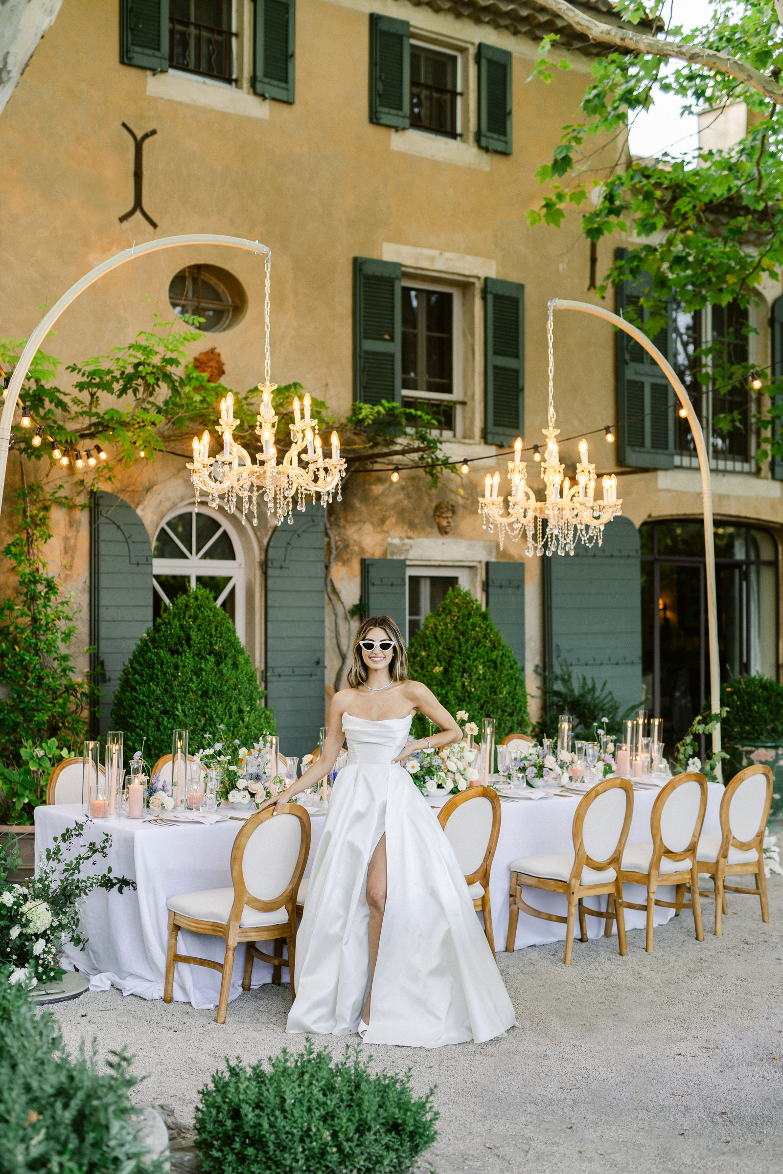 Candlelight ideas with chandeliers, photographed by Jeremie HKB, Paris and destination wedding photographer