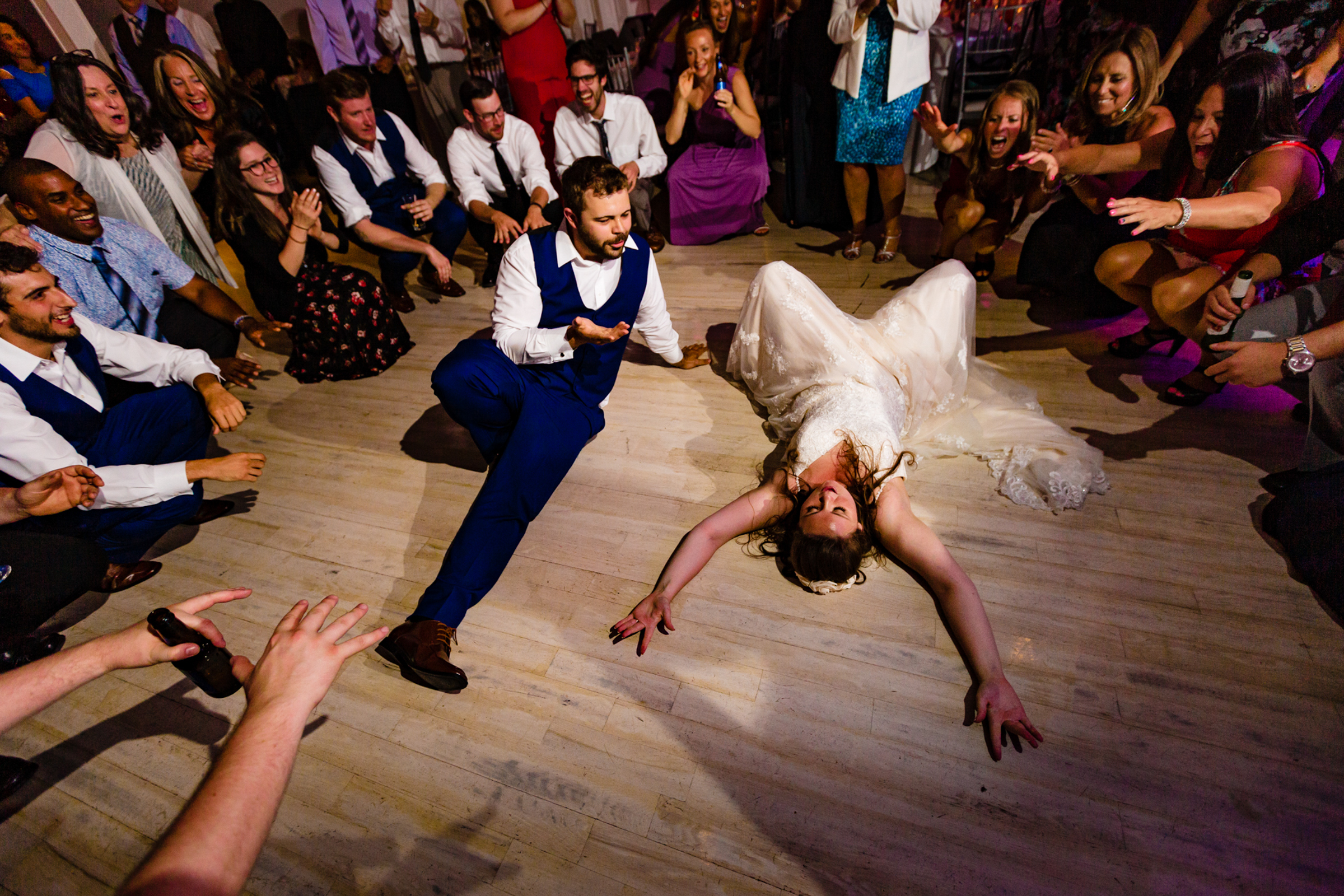 bride-on-floor-surrounded-by-guests-at-dance-party-yun-li-photography