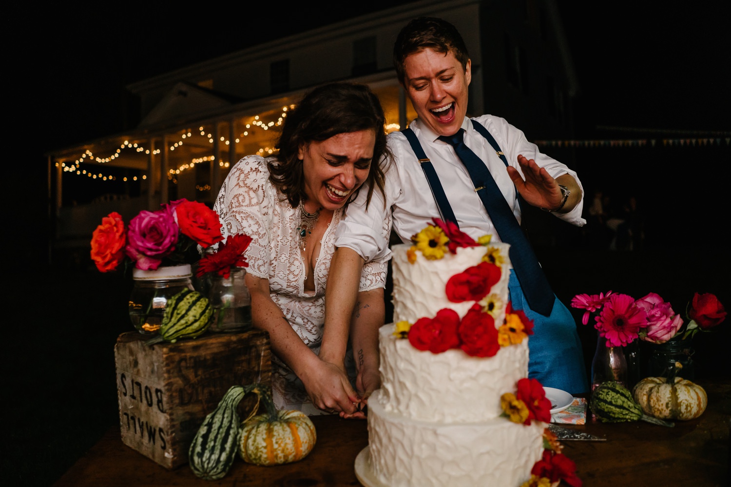 cake-cutting-hilarity-photo-by-hudson-river-photographer