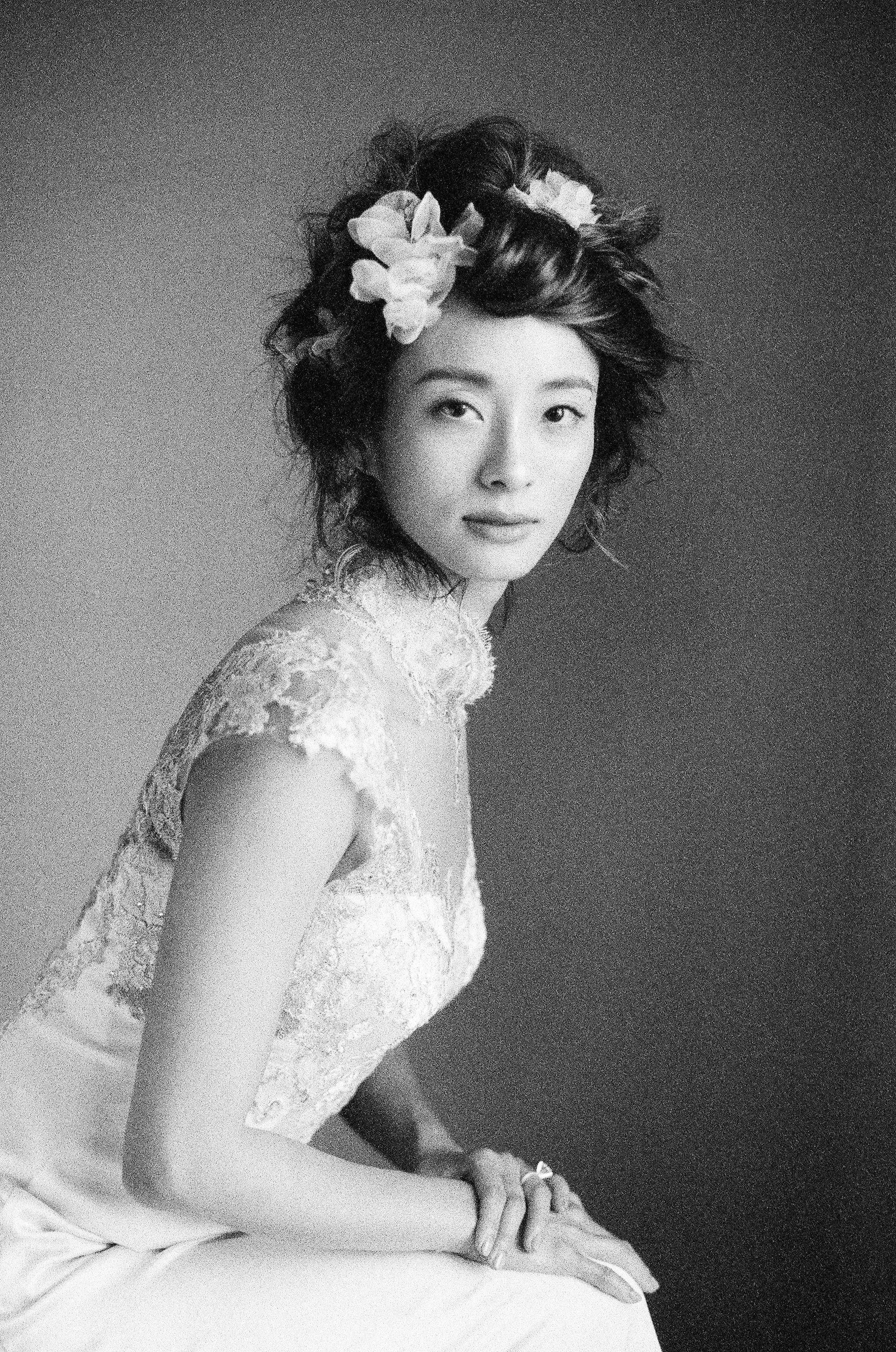 Black and white photo of a Chinese bride with floral headpiece by Jen Huang, Santa Barbara