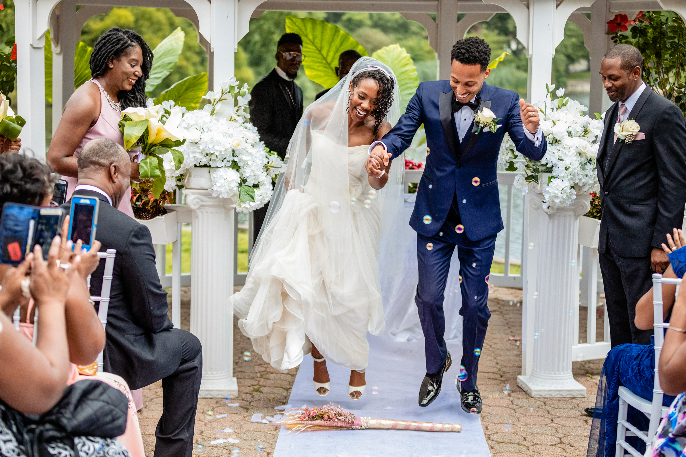 couple-jumping-the-broom-ceremony-yun-li-photography