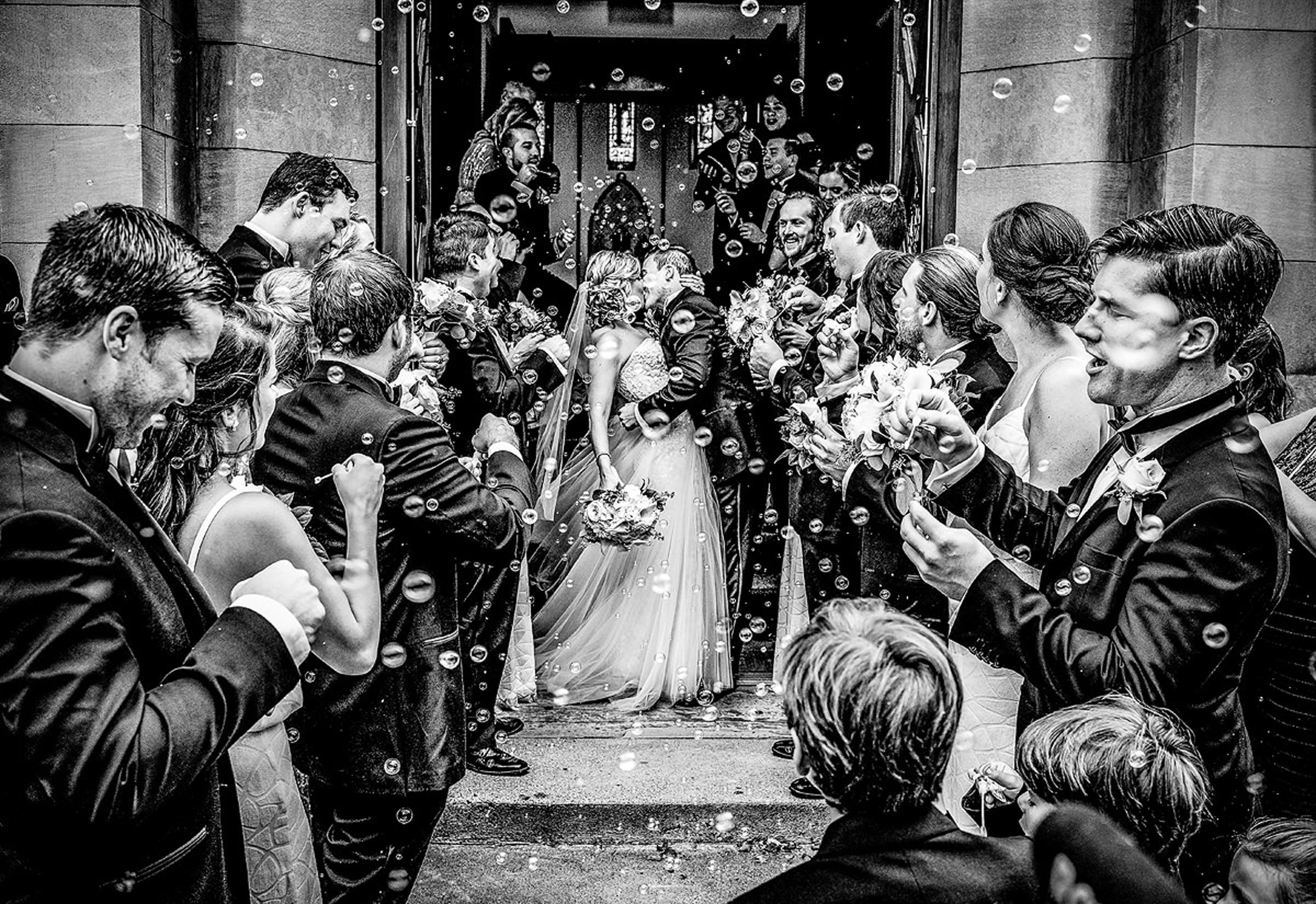 couple-kiss-with-guests-beyond-bubbles-jeff-tisman-photography