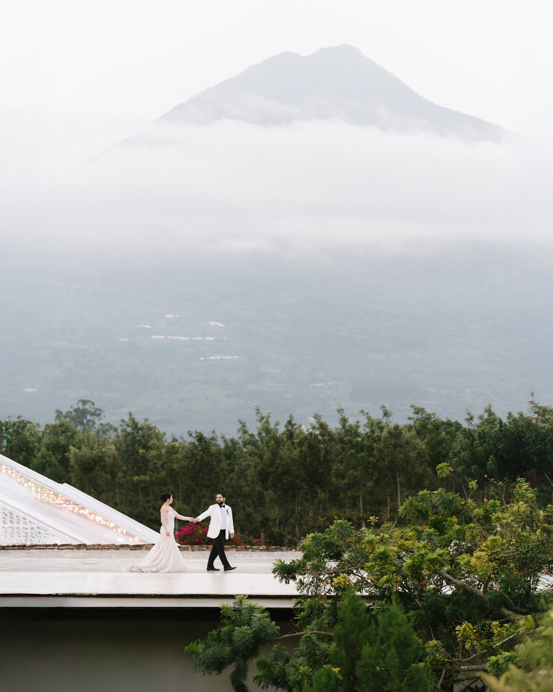 Best Wedding Photographers in Guatemala - Photo by Rony Auyon