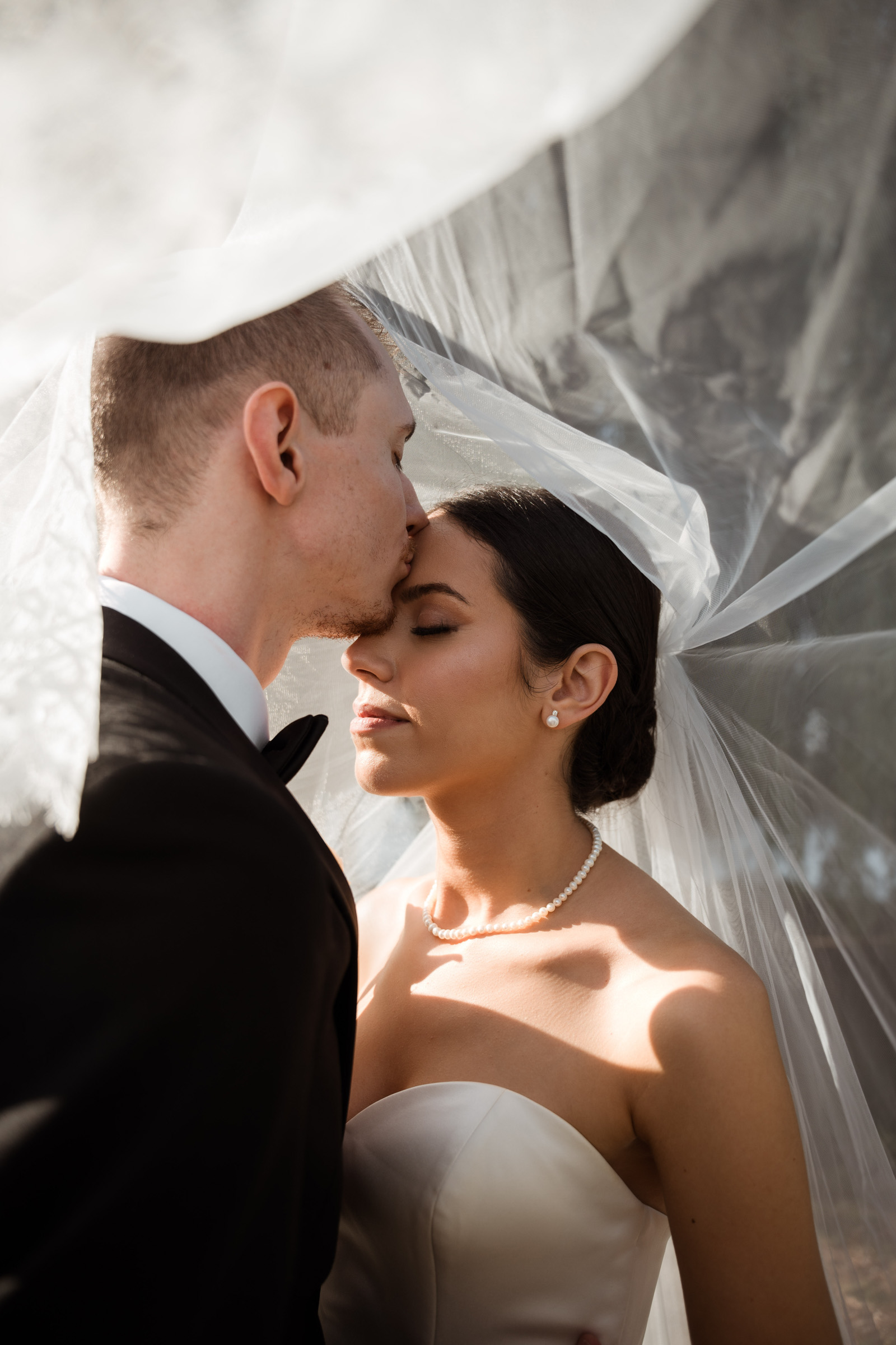 couple portrait with veil-Kara Films