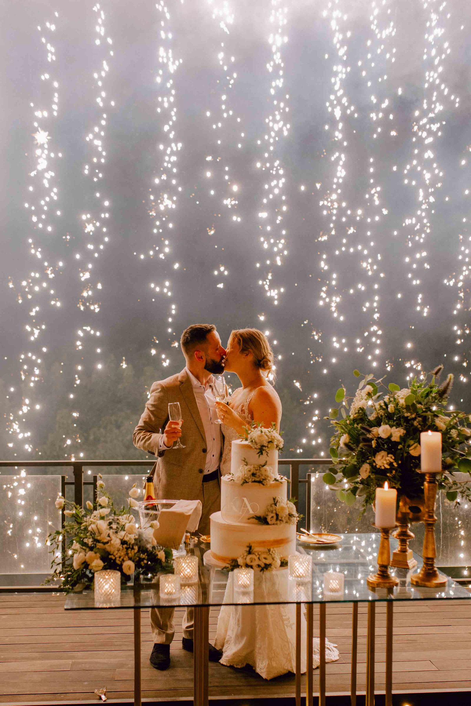 Cake table with candles, photographed by Pedro Filipe Fotografia, Portugal wedding photographer