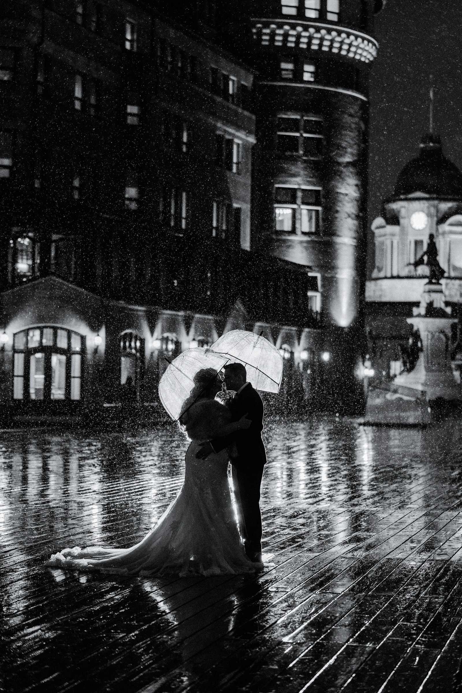 Rainy night couple portrait - Annie Simard Photography