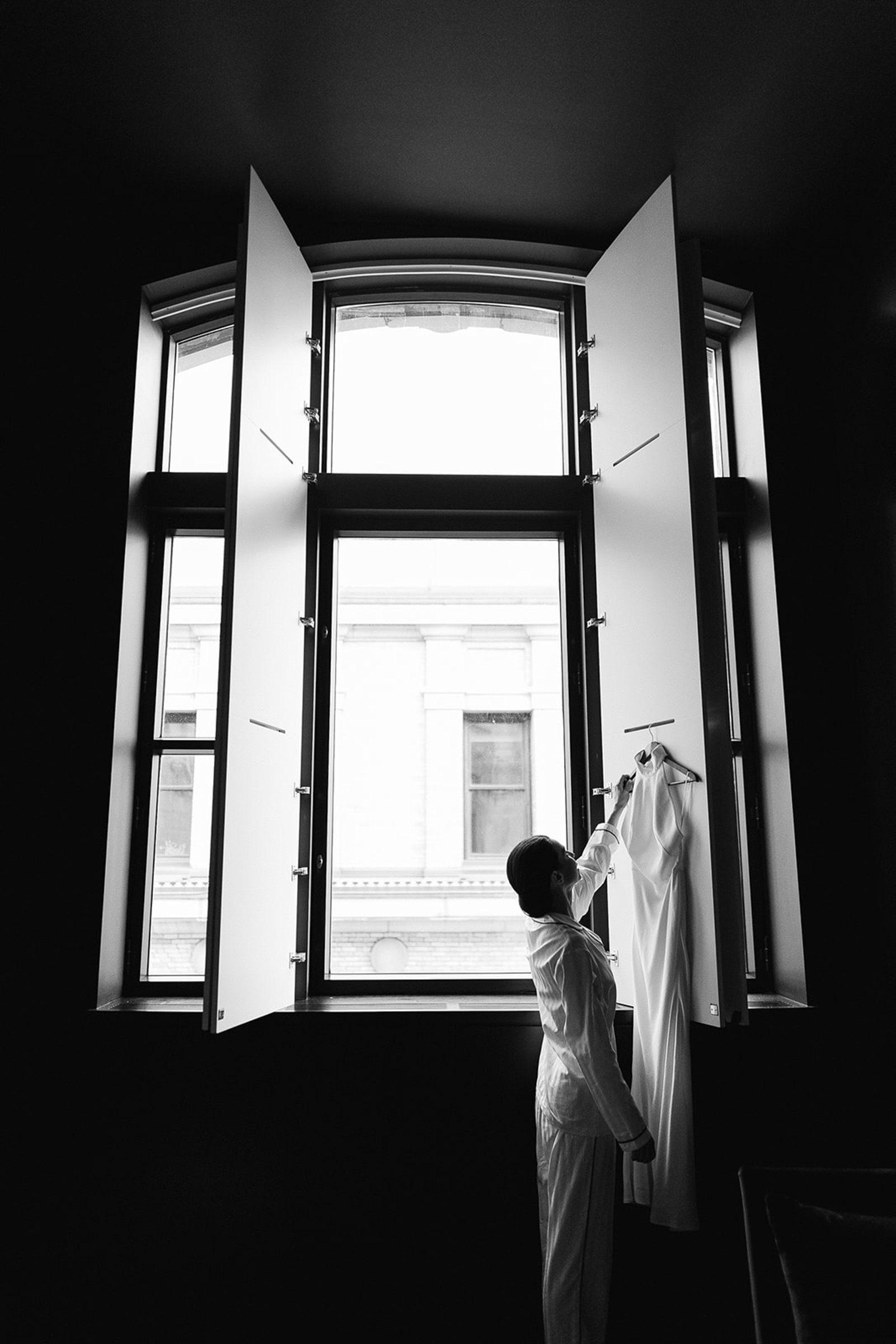 bride getting ready silhouette-Sonia Bourdon