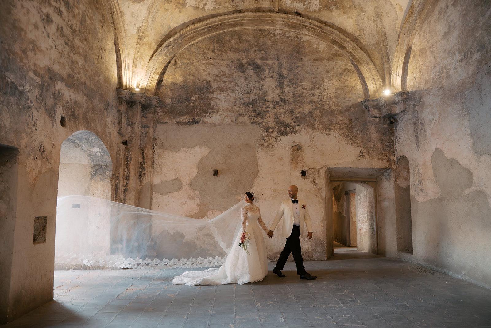 Best Wedding Photographers in Guatemala - Photo by Gabby Garcia