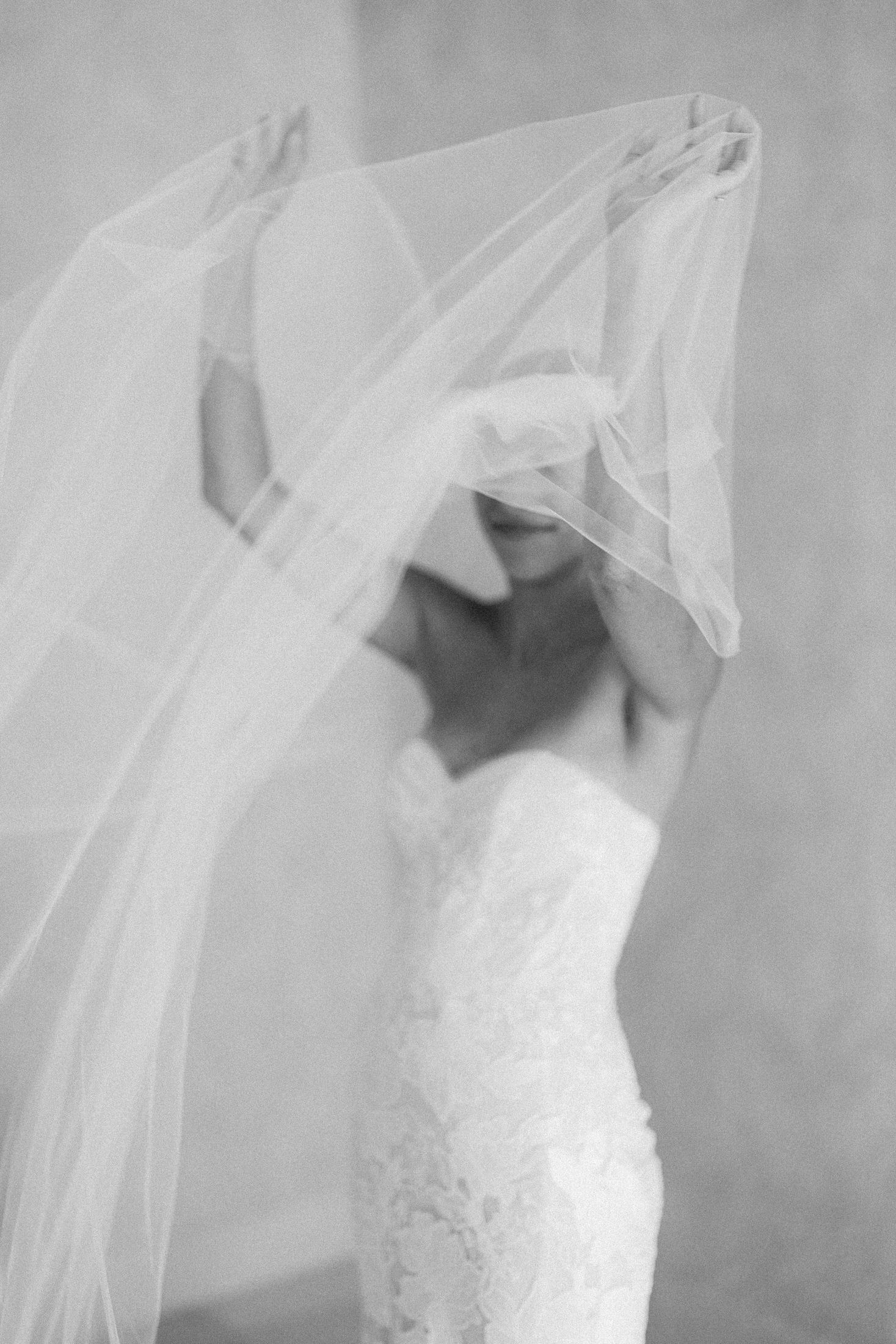 How to Choose the Right Luxury Wedding Photographer - Photo by Ruben Parra