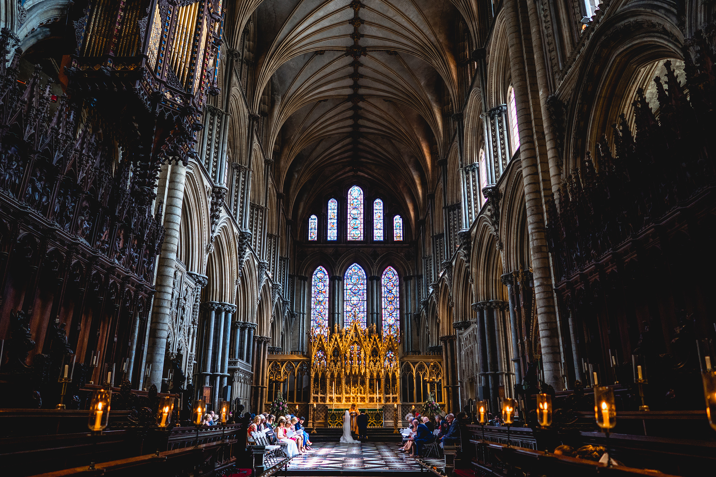 Wide angle shot of couple at altar at Ely Cathedral, UK, photo by UK wedding photographer Ben Minnaar Photography Wide angle shot of couple at altar at Ely Cathedral, UK, photo by UK wedding photographer Ben Minnaar Photography