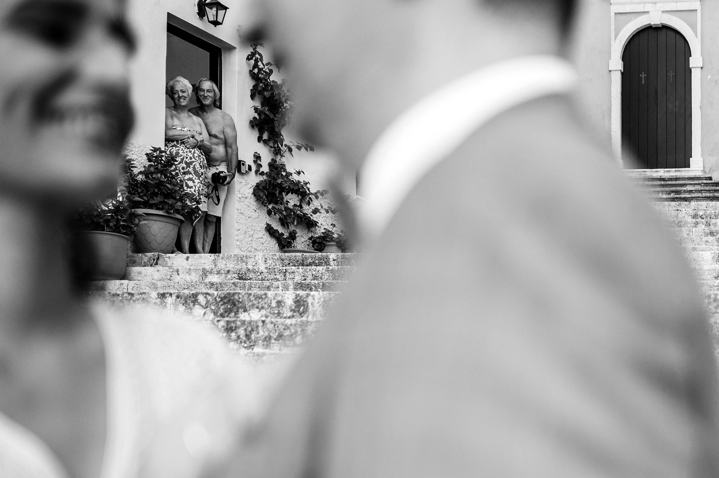 First look with onlookers - photo by Greece wedding photographer Christoforos Korakianitis Imaging First look with onlookers - photo by Greece wedding photographer Christoforos Korakianitis Imaging