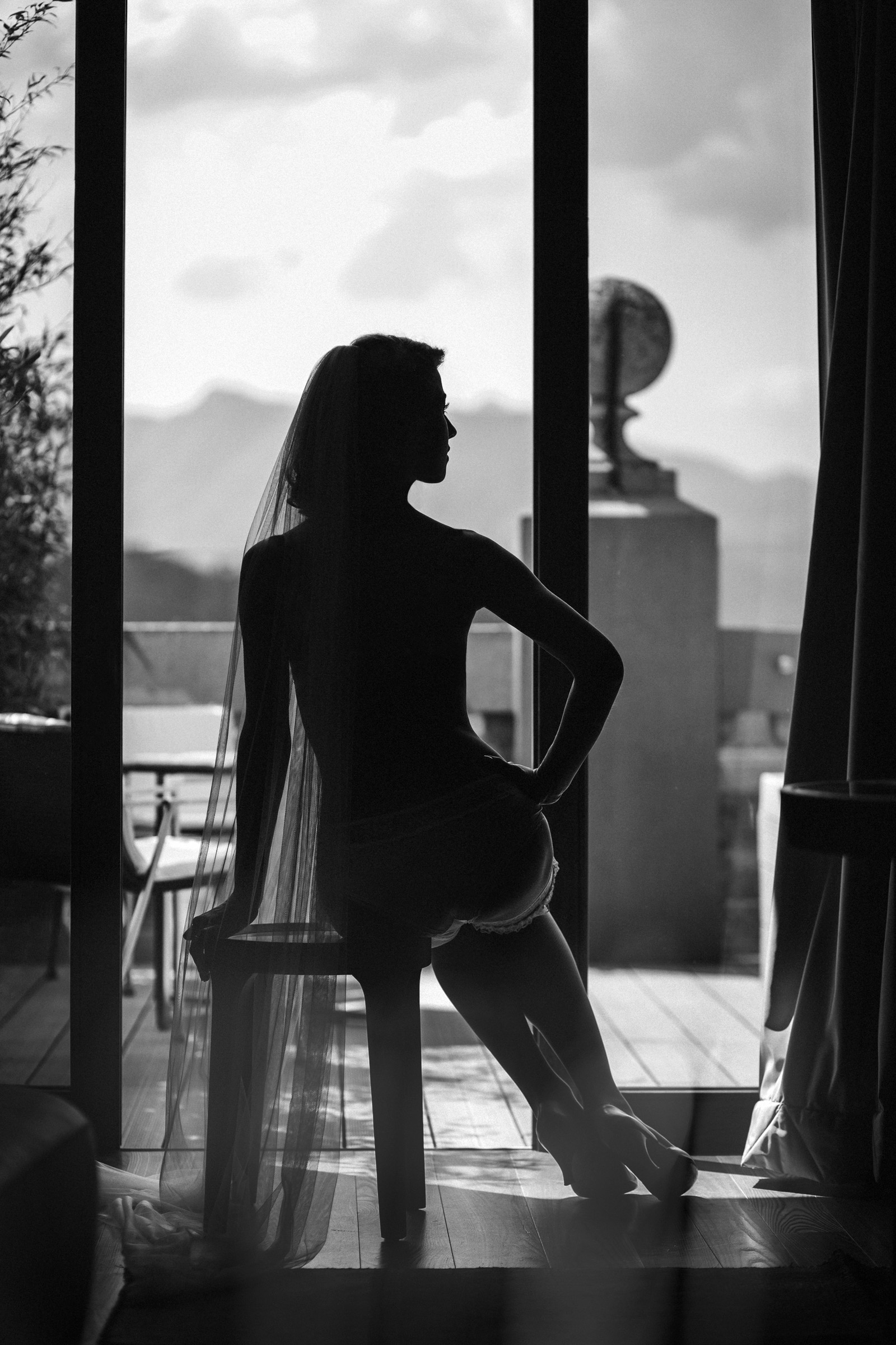 Seated bride silhouette by Pro Photo Italy