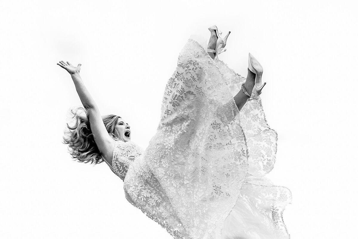 Bride falling from the sky - photo by Hochzeitsfotograf Mischa Bättig