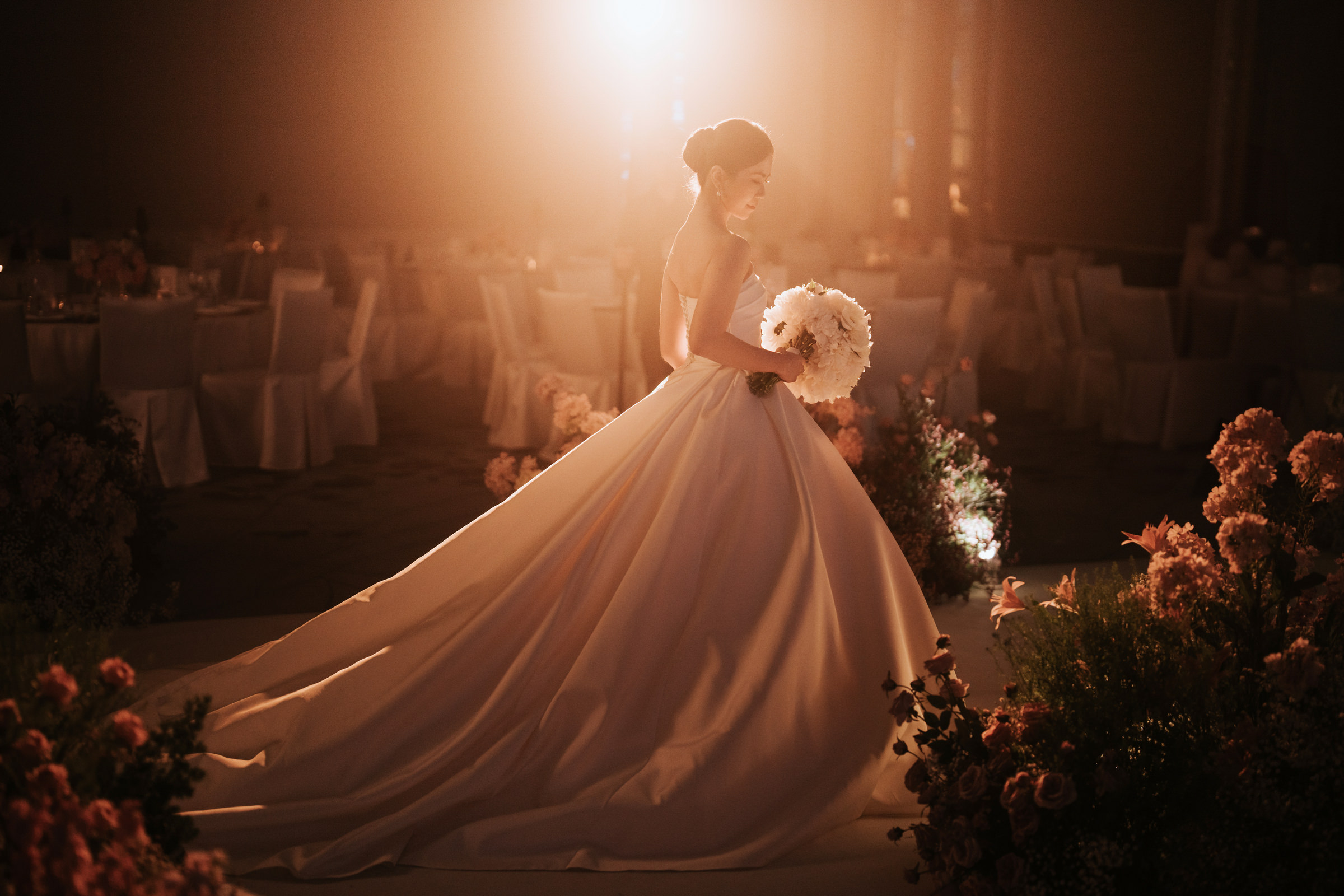 bride bathed in golden light, photo by Mun Keat Ho, Malyasia wedding photographer