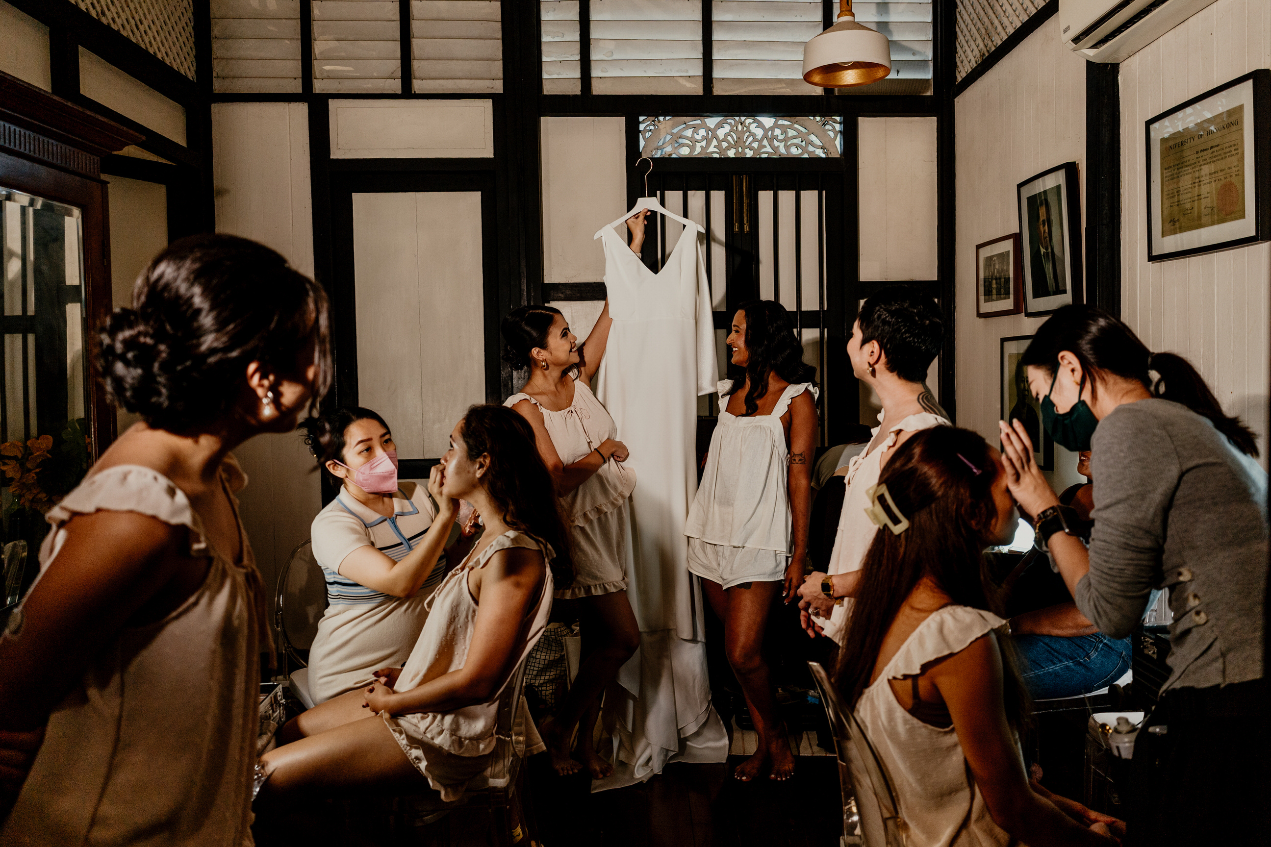 Bridesmaids hold dress for all to see. photo by Ameirfikri, Malaysia wedding photographer Bridesmaids hold dress for all to see. photo by Ameirfikri, Malaysia wedding photographer