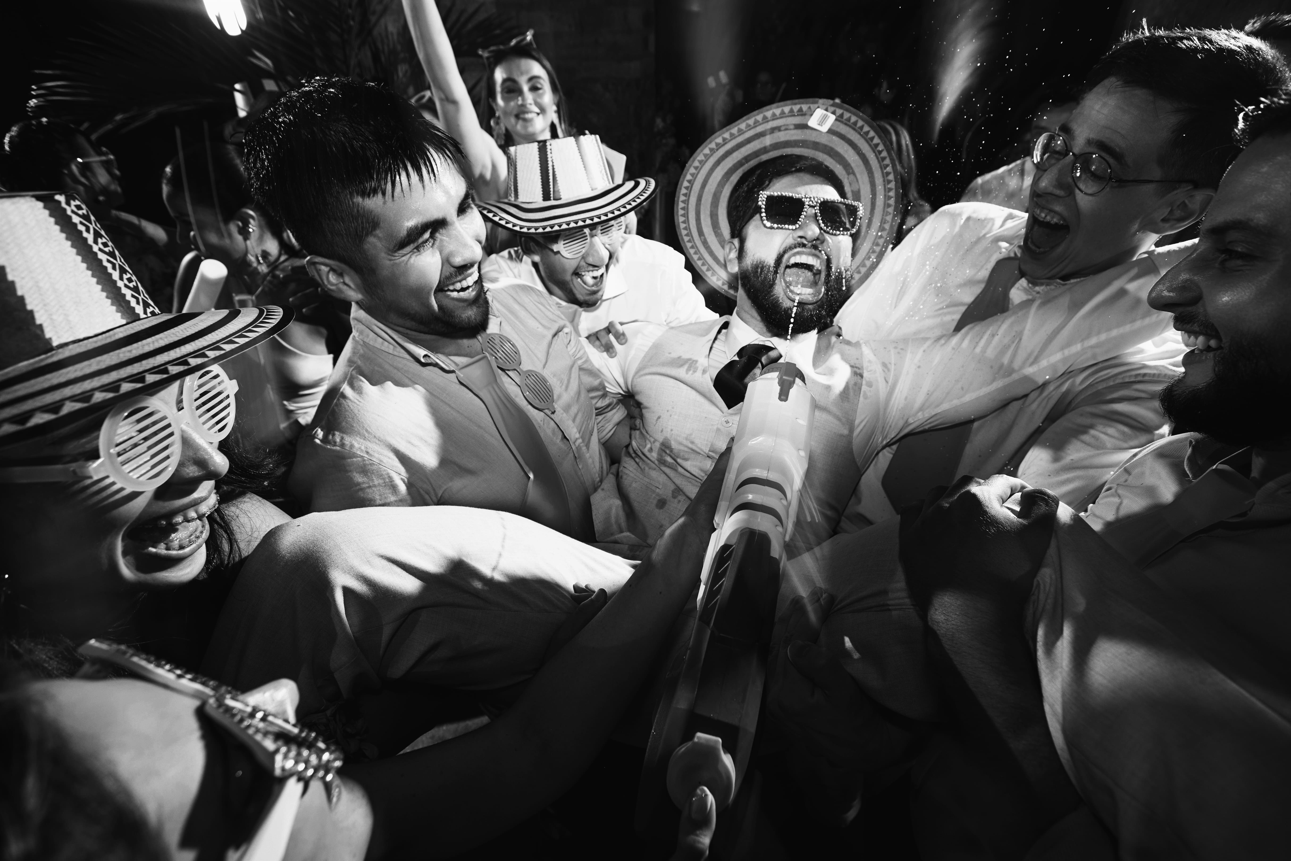 Shot gun, photo by John Palacio Photography, South America wedding photographers