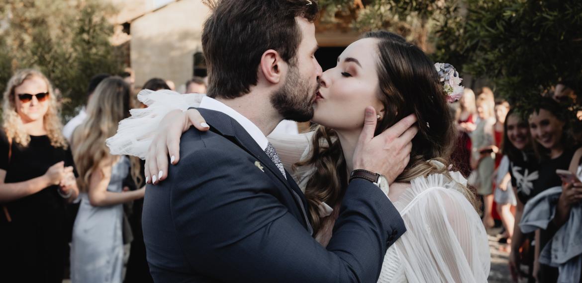 Campagne Living wedding, just married kiss captured by Wouther Kleynhans Photography, Pretoria wedding photographer