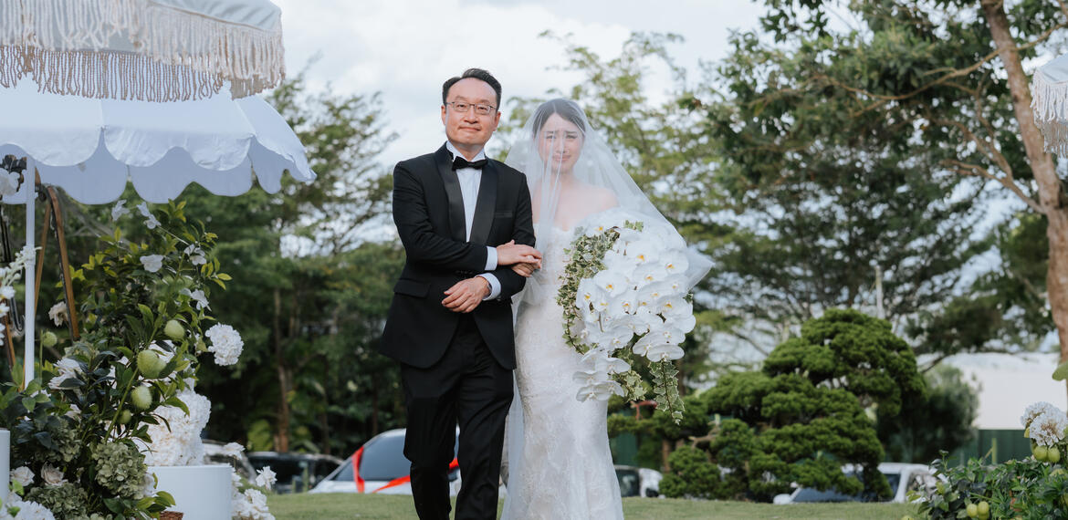 White wedding at Acres Resort, Malaysia photographed by Zach Chin