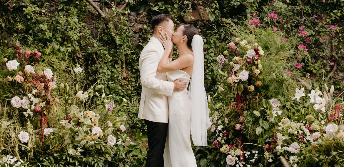 Ceremony kiss, Villa Santa Monica, San Miguel Allende, photography by Anna Sauza
