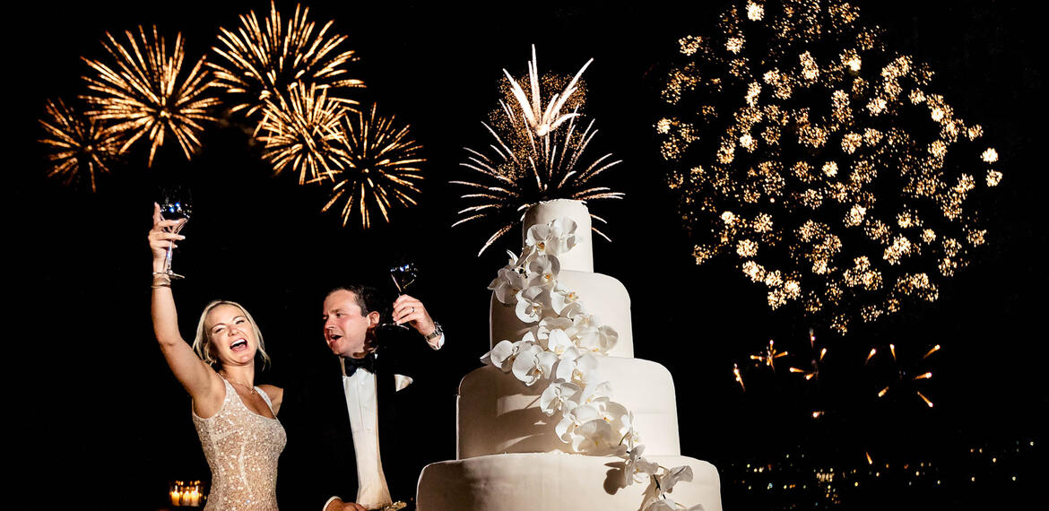 How to Cut a Wedding Cake, photo by Jos and Tree, Portland wedding photographers