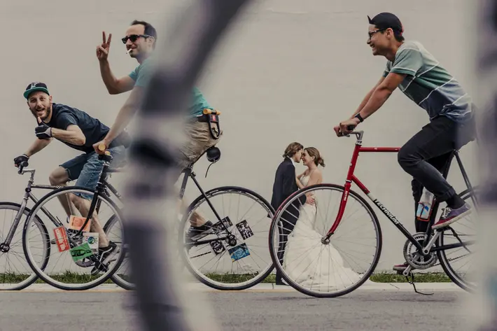 The perfect photo bomb with bicyclists - photo by El Marco Rojo