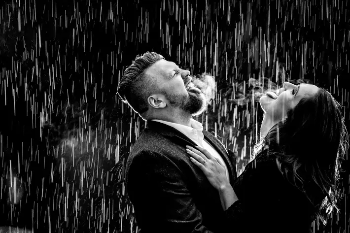 engagement-photo-of-couple-sticking-their-tounges-out-in-the-rain-by-bee-two-sweet